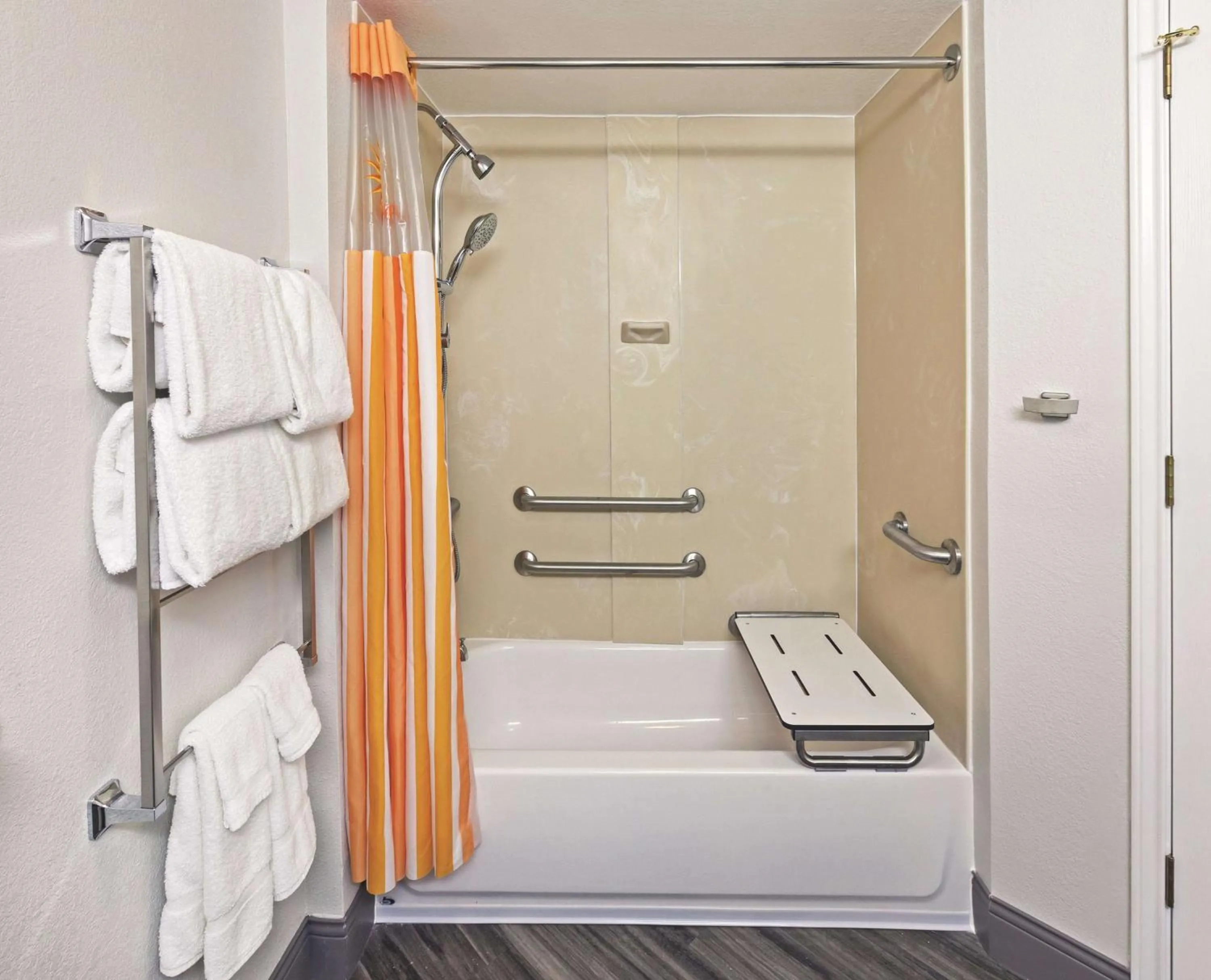 Photo of the whole room in La Quinta Inn by Wyndham San Marcos