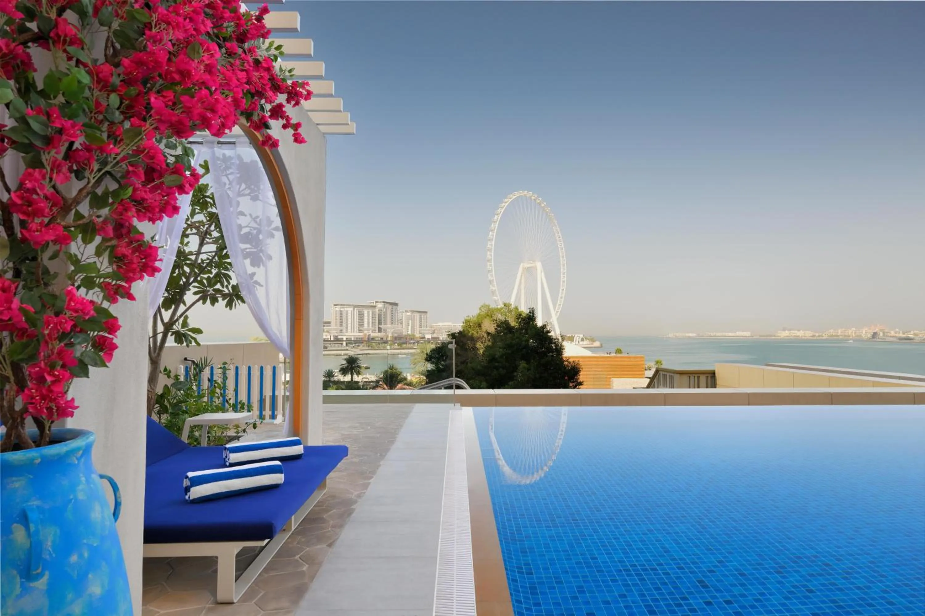 Swimming pool in JA Ocean View Hotel, Jumeirah Beach Dubai