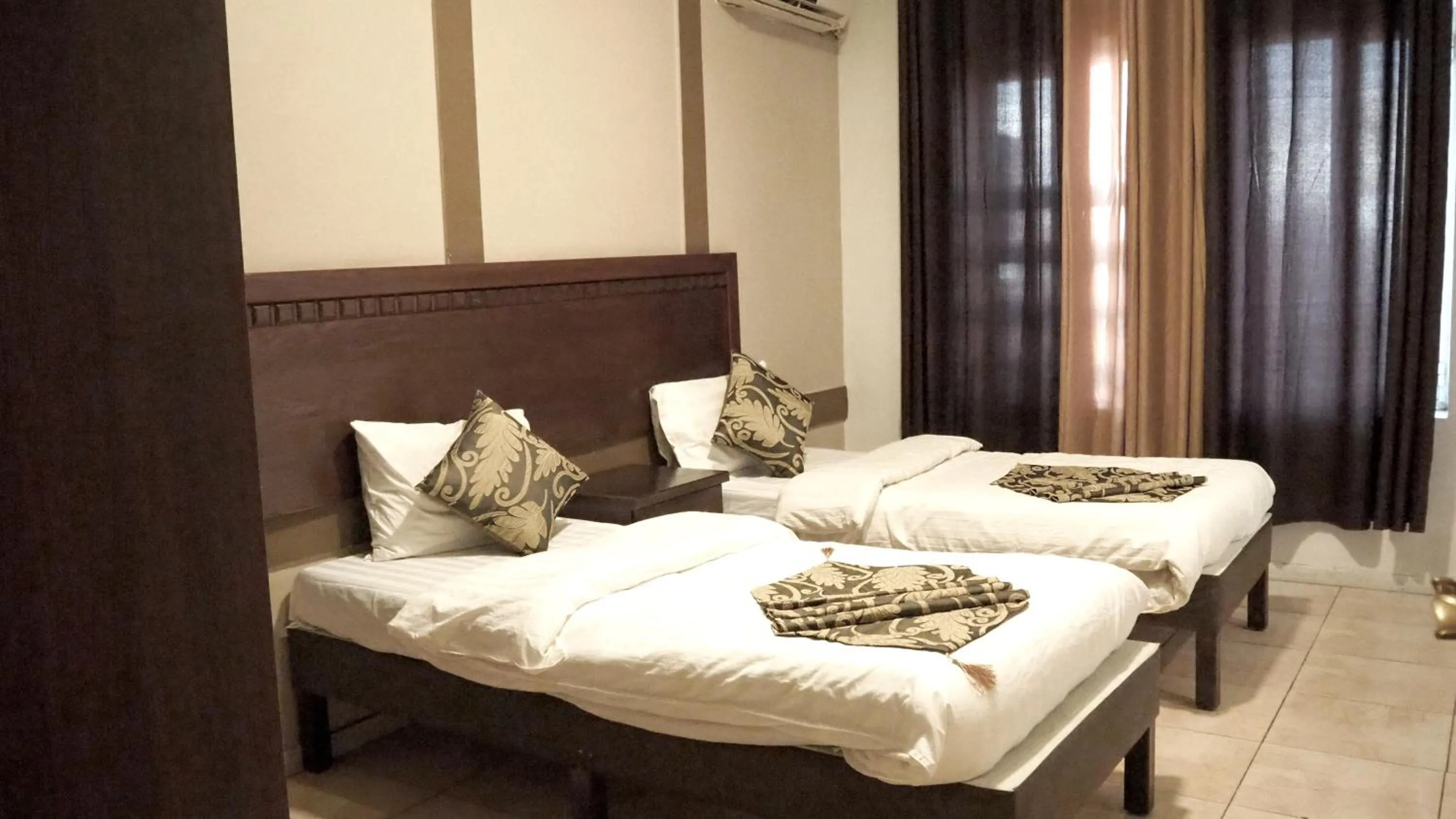 Bedroom, Bed in Al Fawanes Hotel Apartments