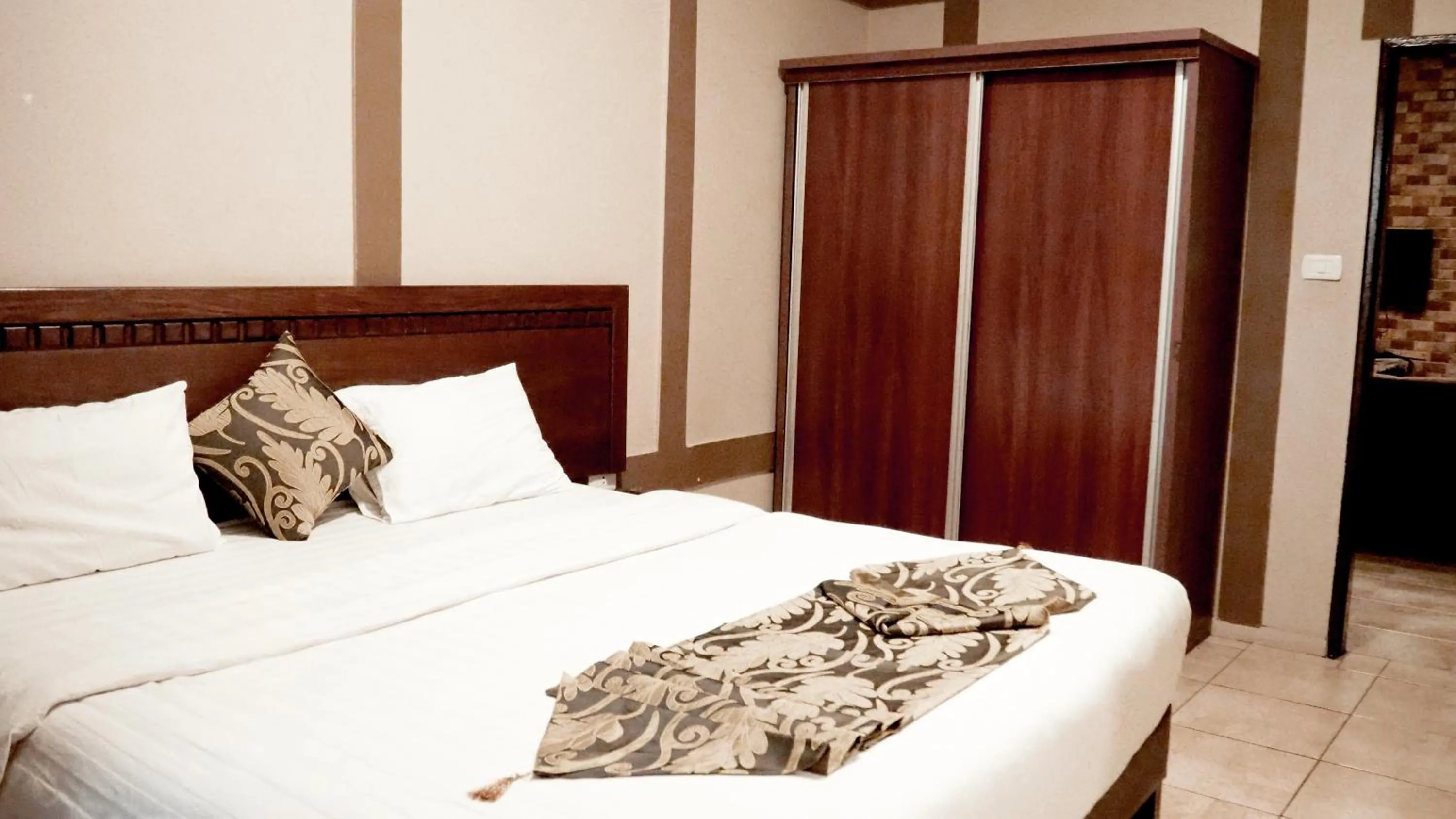 Bedroom, Bed in Al Fawanes Hotel Apartments