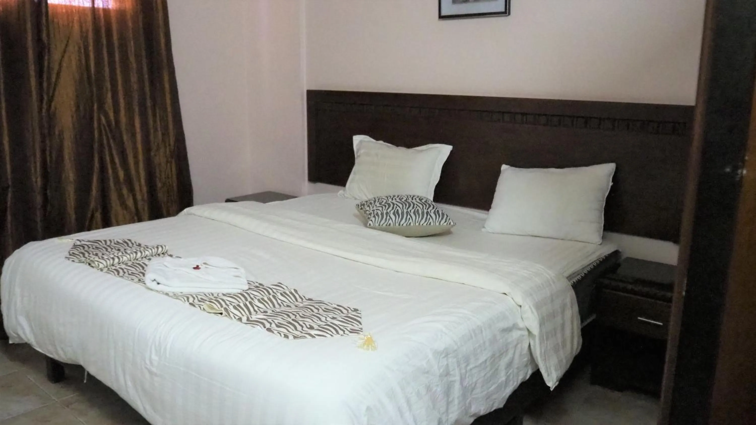 Bedroom, Bed in Al Fawanes Hotel Apartments