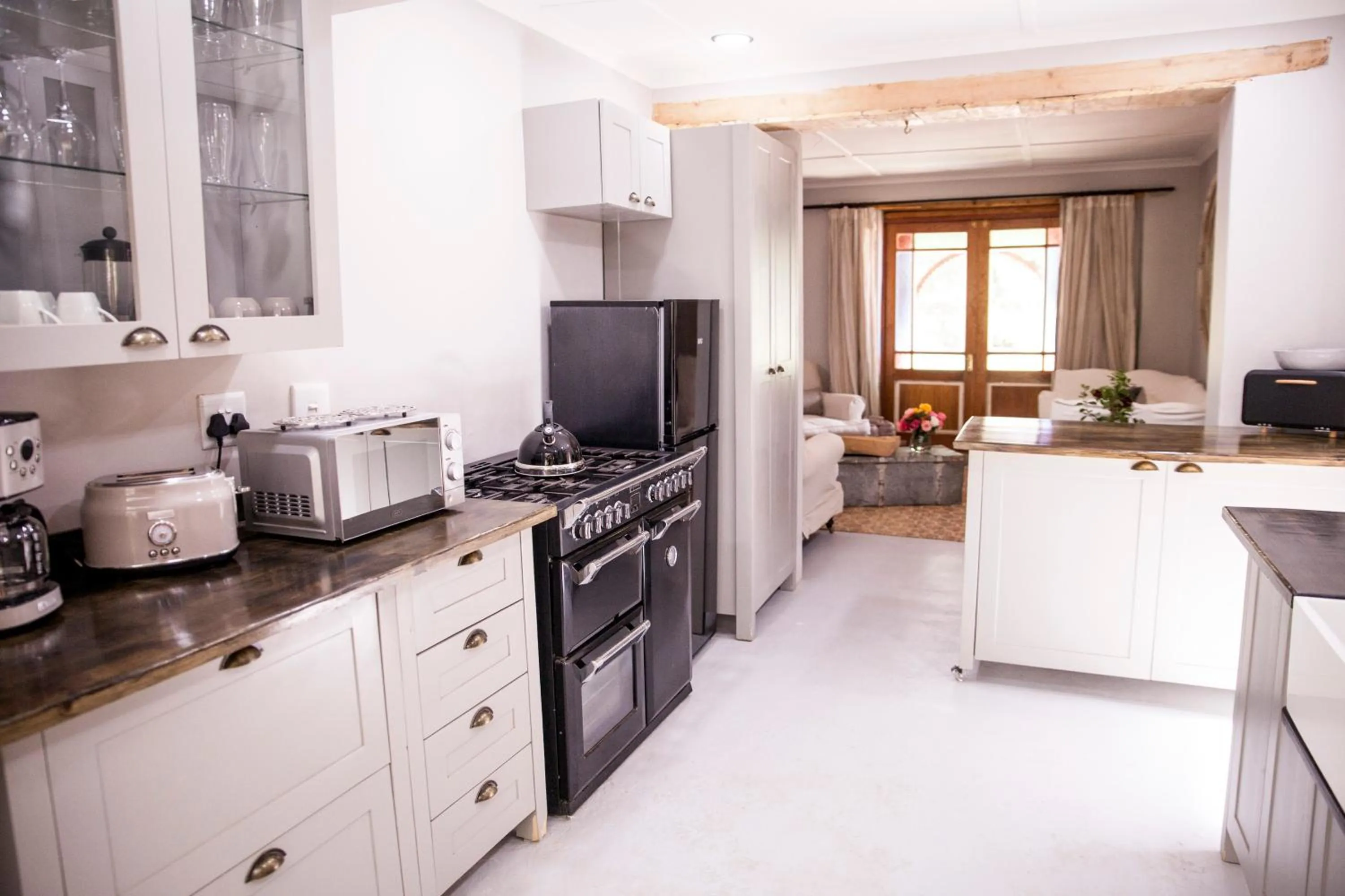 Coffee/tea facilities in Compass View