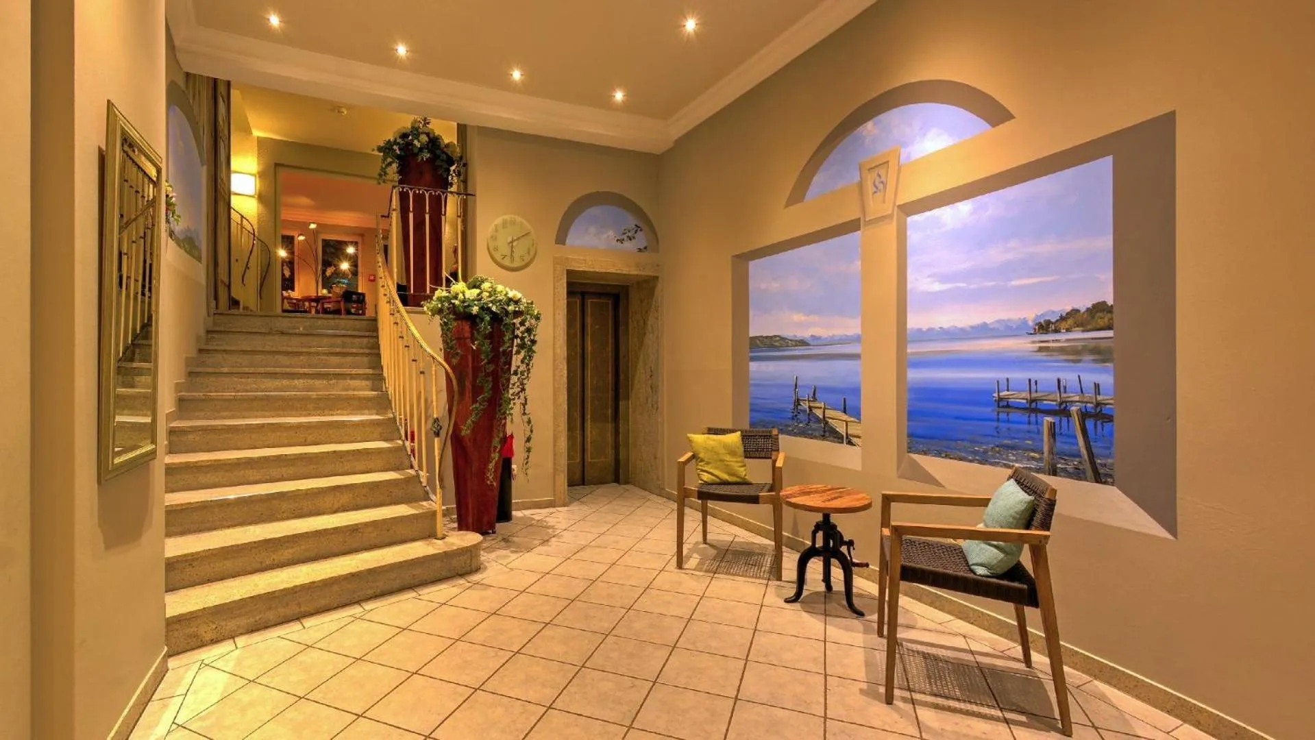 Lobby or reception in Hotel Starnberger See