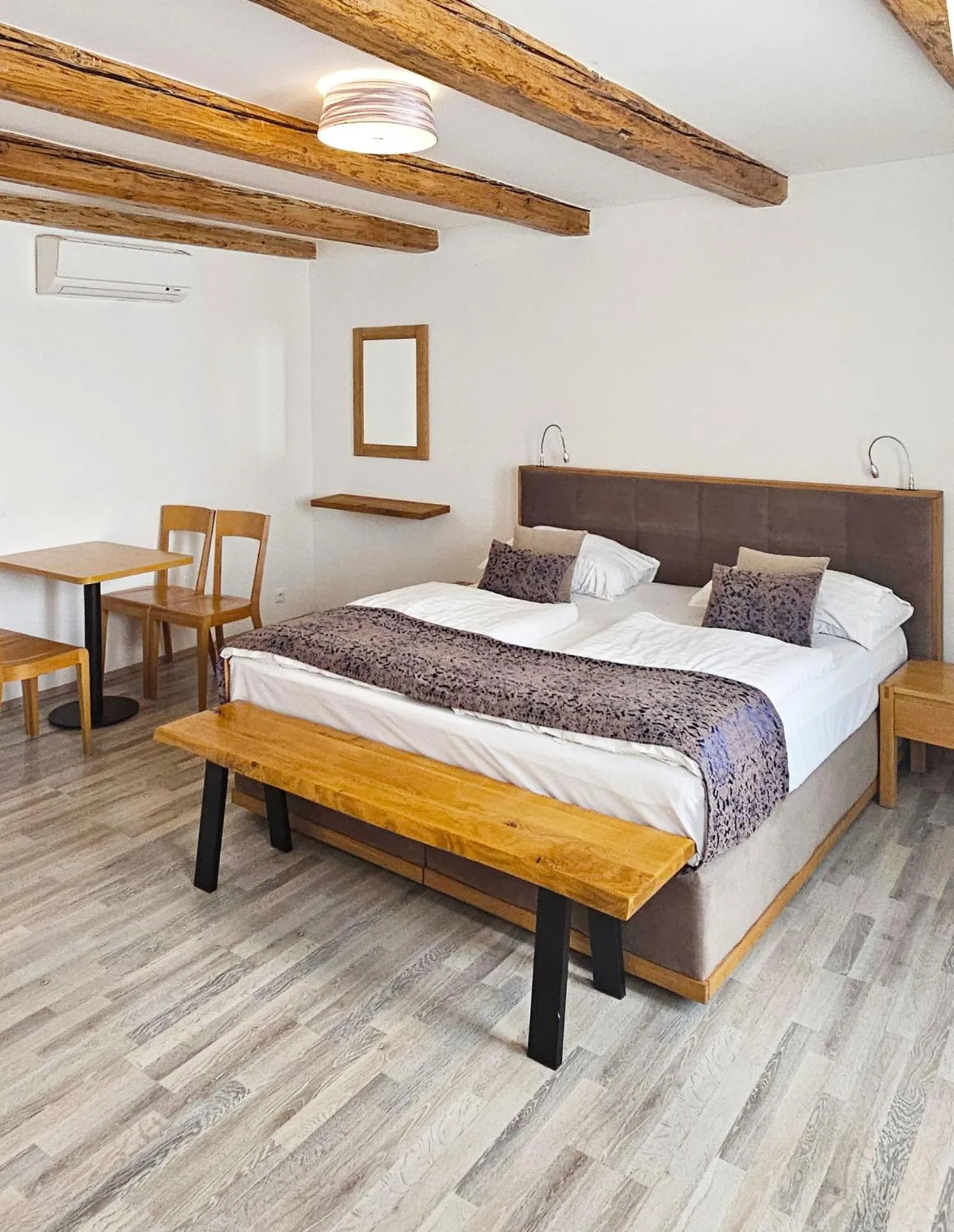 Bed in Historic Centre Aparthotel X