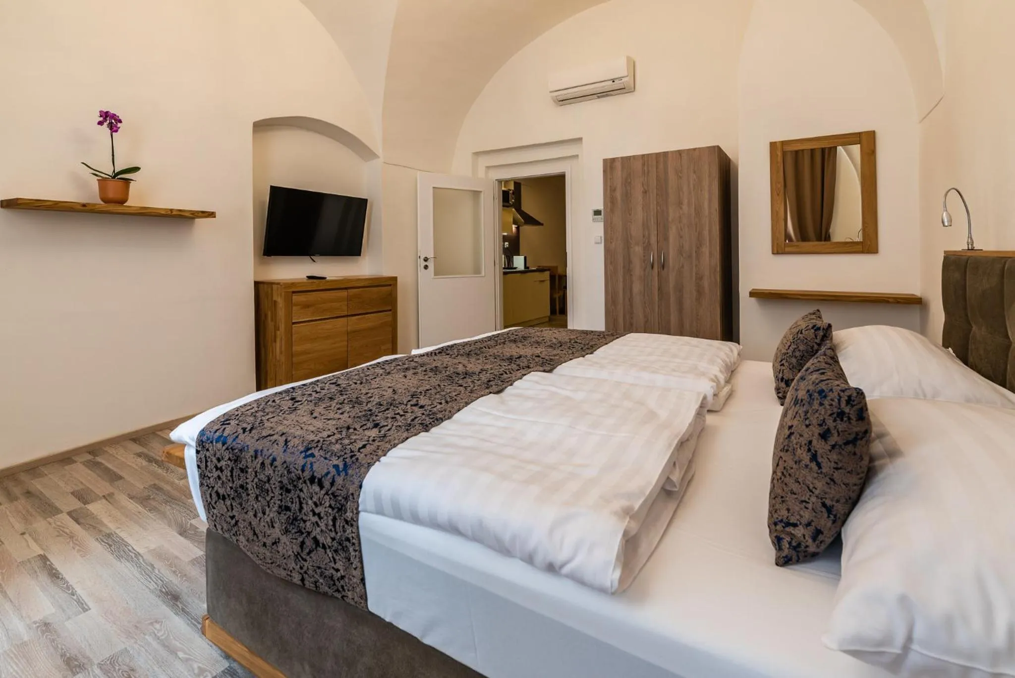 Bed in Historic Centre Aparthotel X