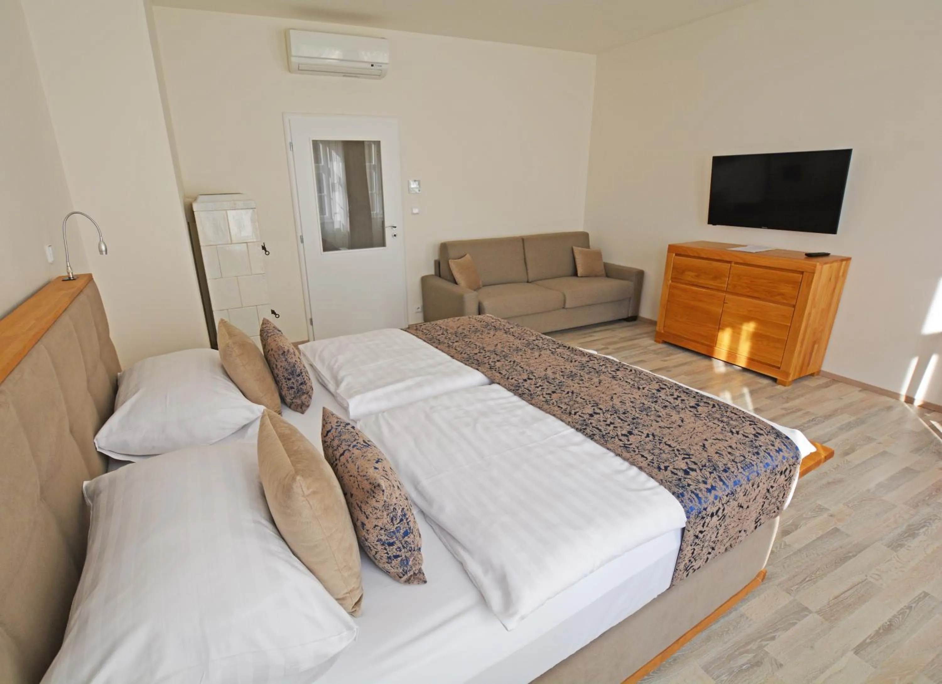 Photo of the whole room, Bed in Historic Centre Aparthotel X