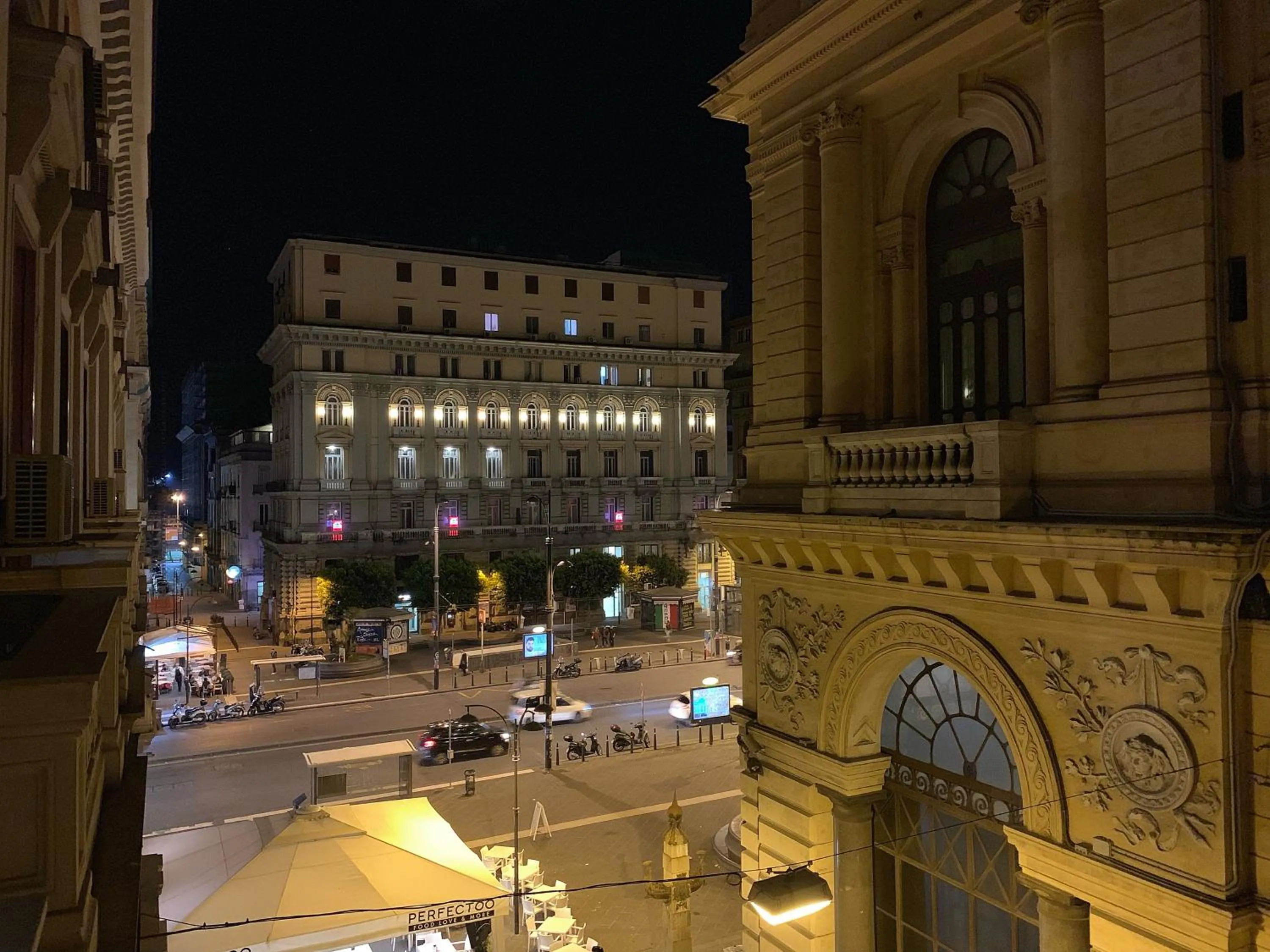 Facade/entrance in Sibilla Napoli