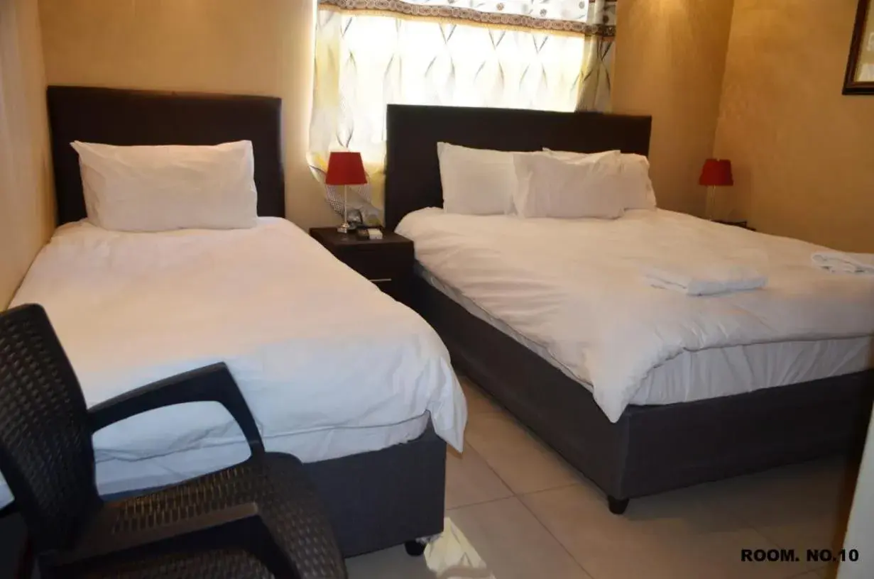 Comfort Triple Room with Shower in ST@Y-1-BnB Comfort Triple Room with Shower in ST@Y-1-BnB