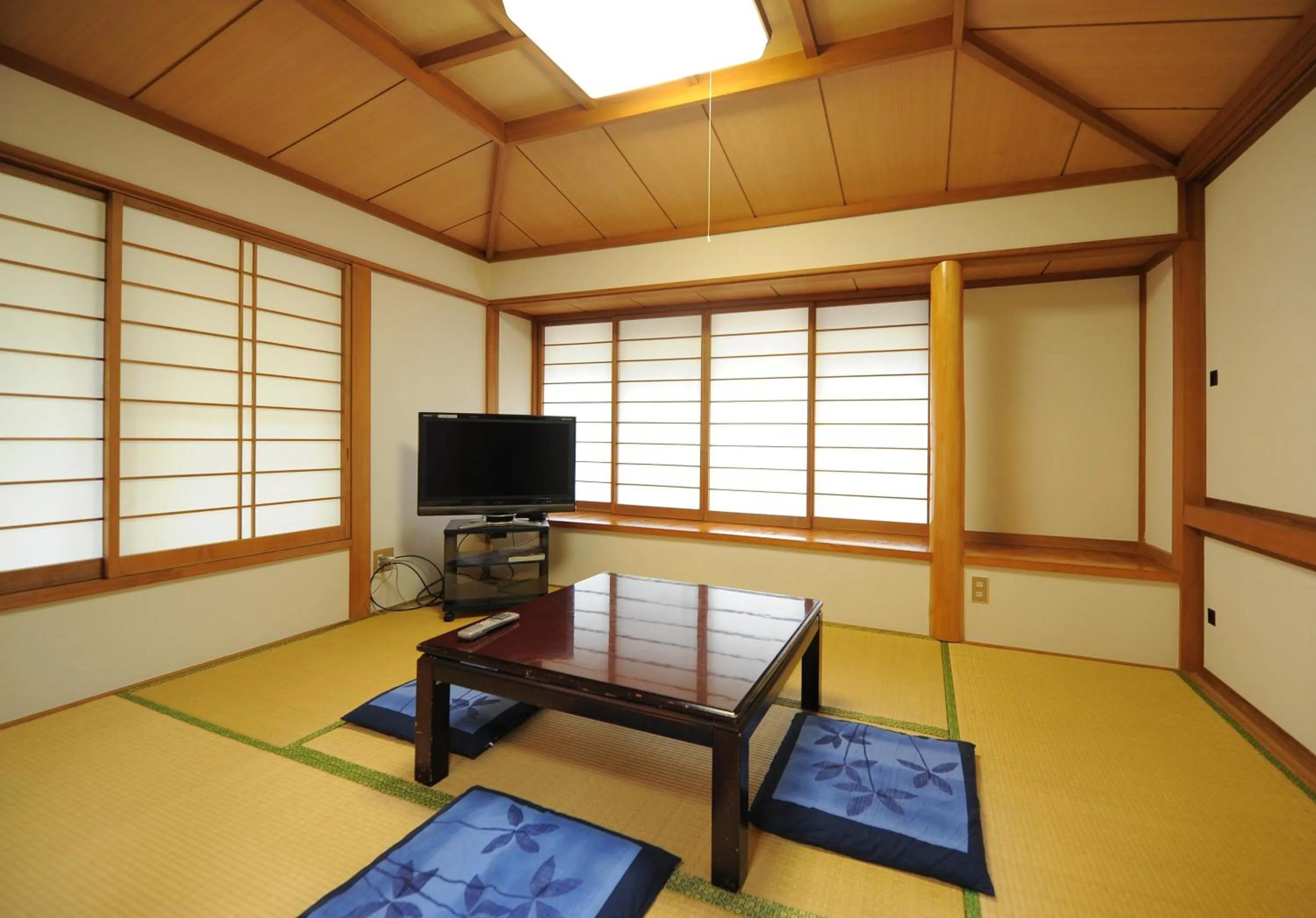 Photo of the whole room in Izumigo AMBIENT Yatsugatake Cottage