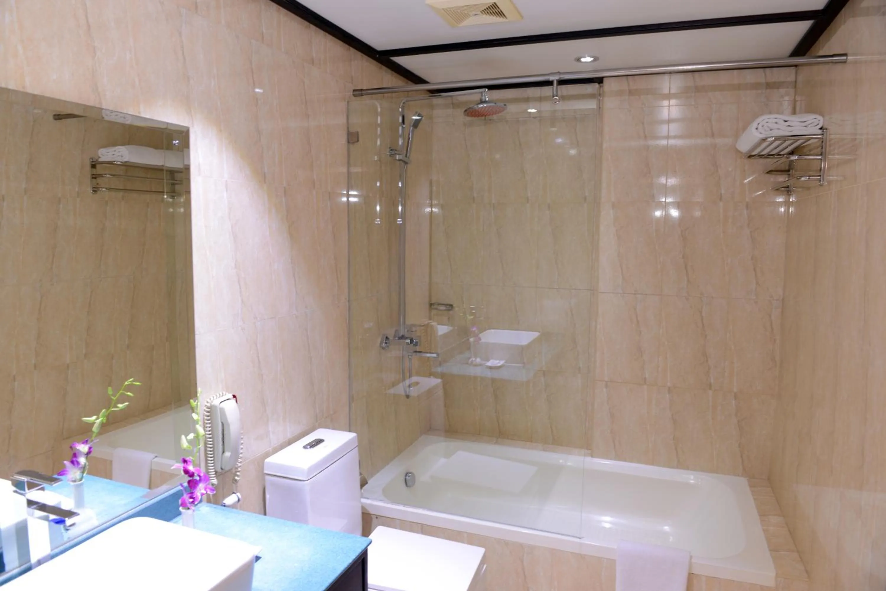 Bathroom in Juffair Gate Hotel