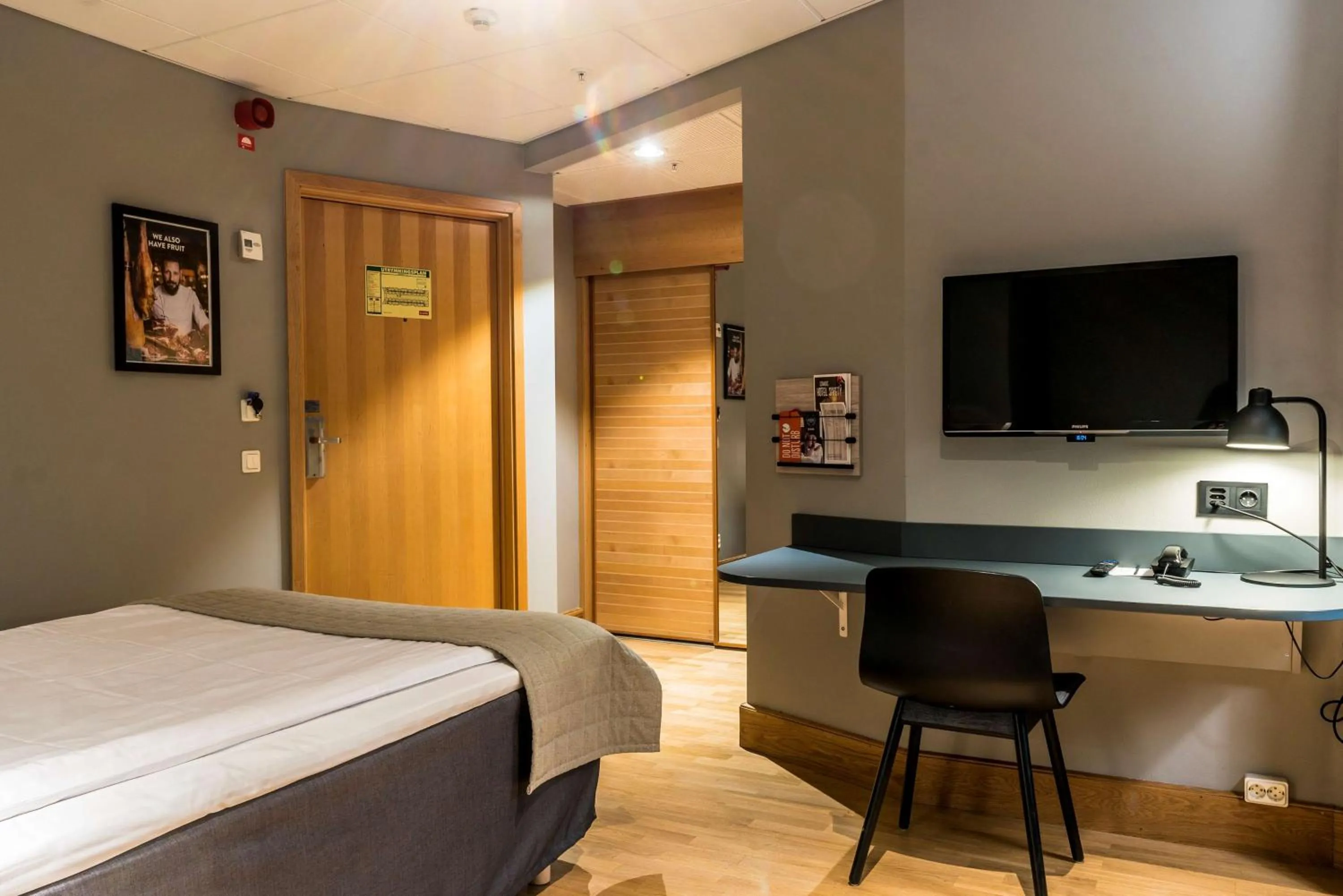 Bedroom, Bed in Scandic Mölndal