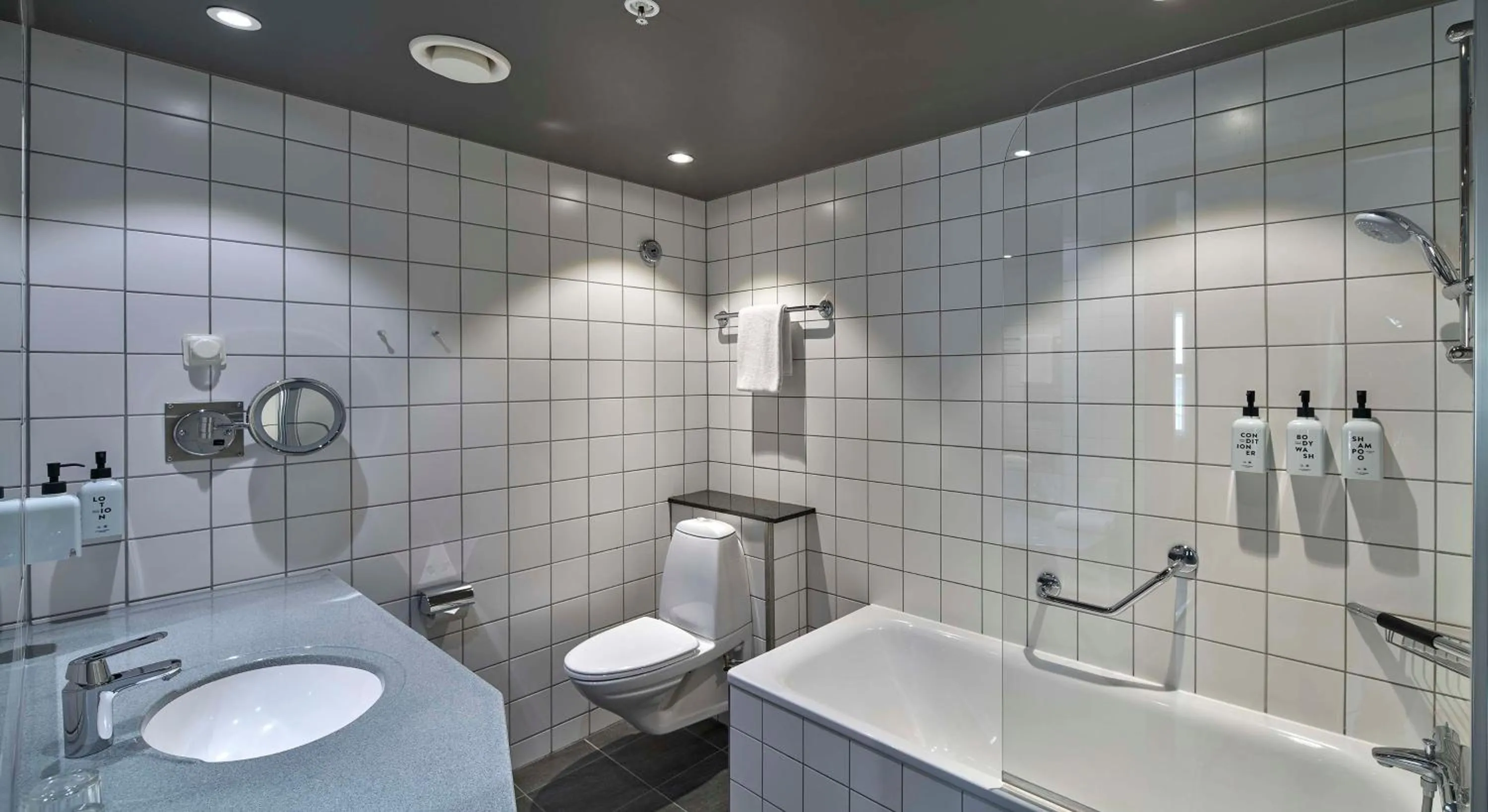 Bathroom in Scandic Mölndal