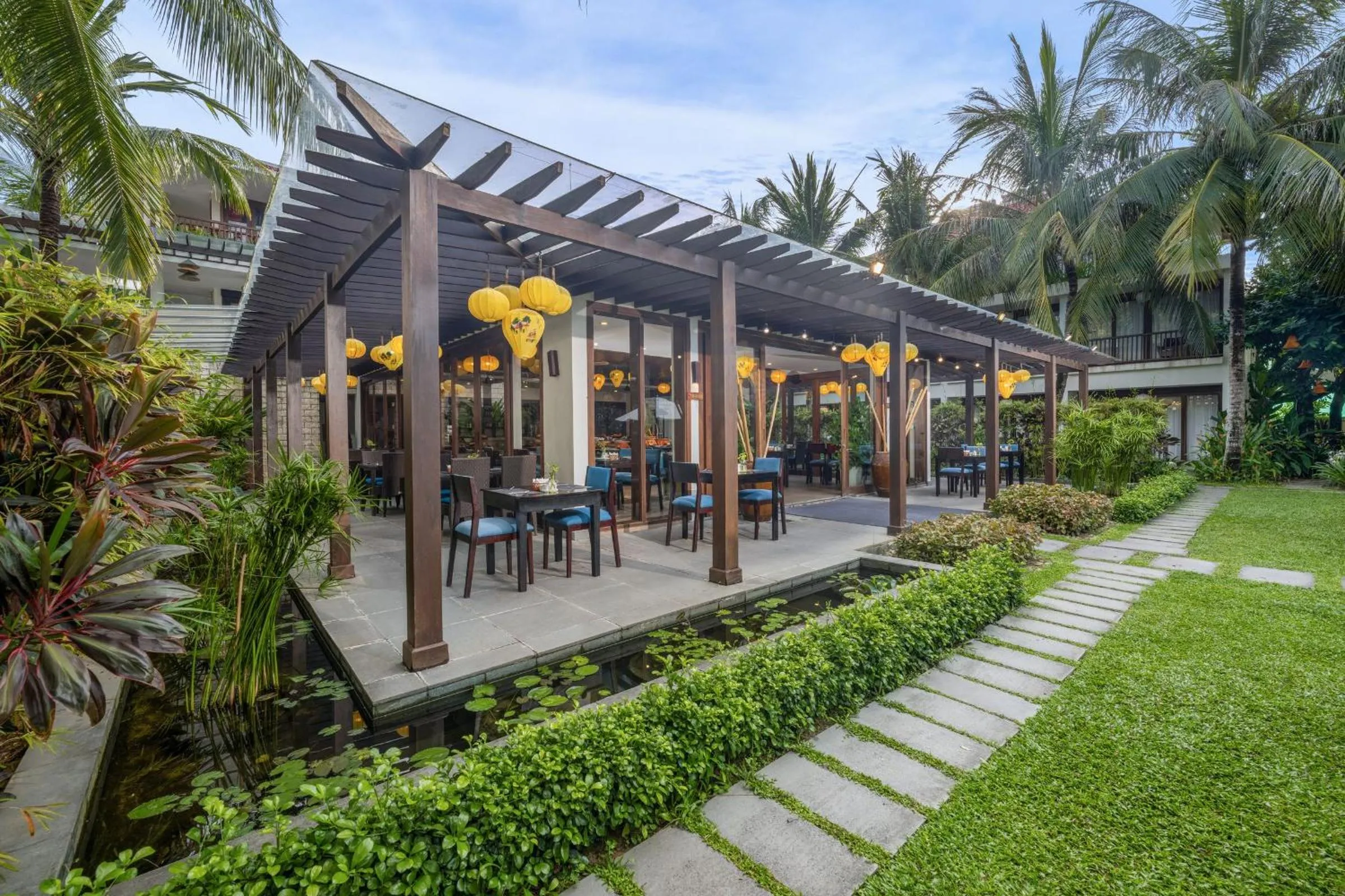 Restaurant/places to eat in Emerald Hoi An Riverside Resort