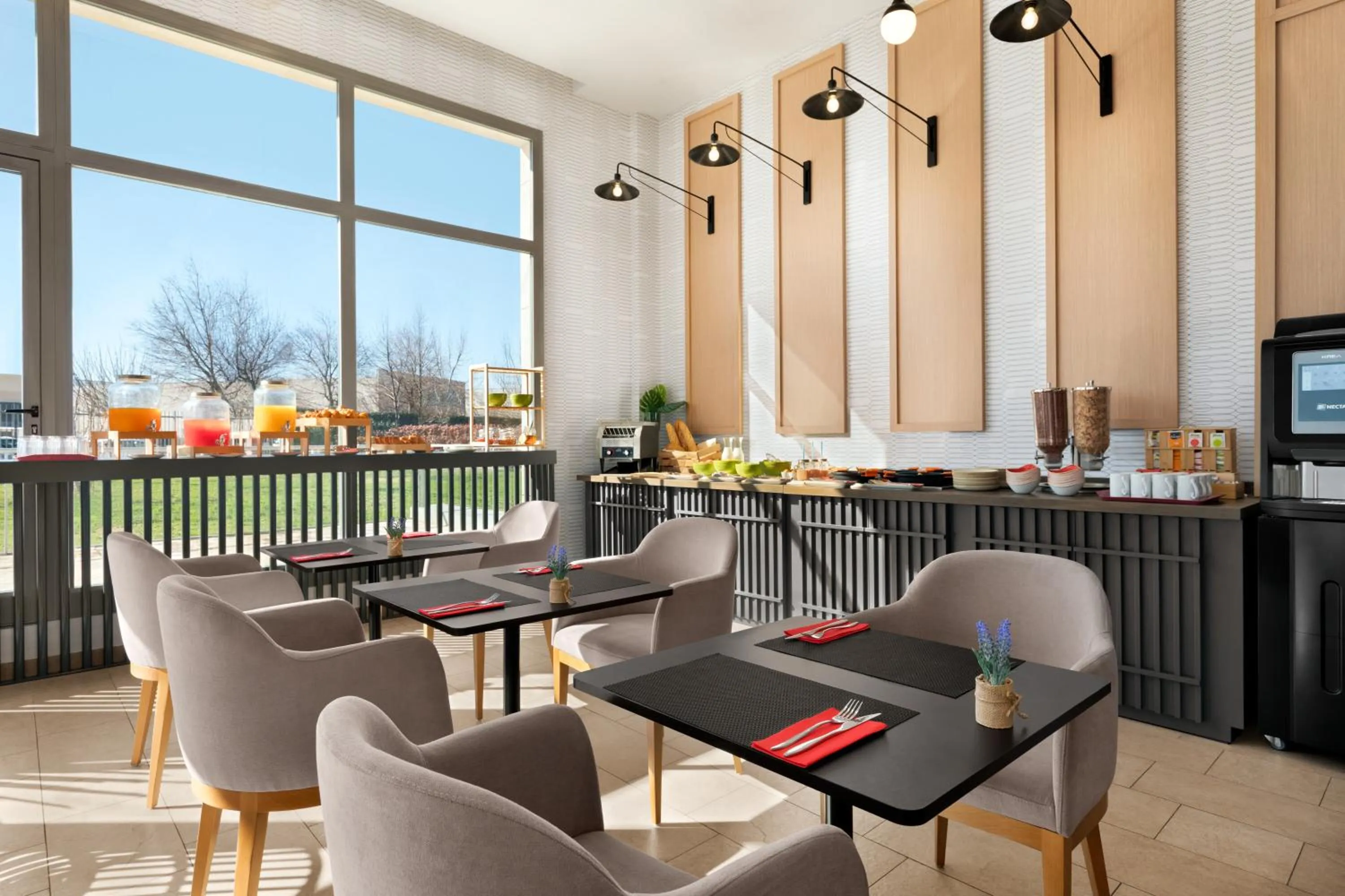 Restaurant/places to eat in Ramada by Wyndham Madrid Getafe