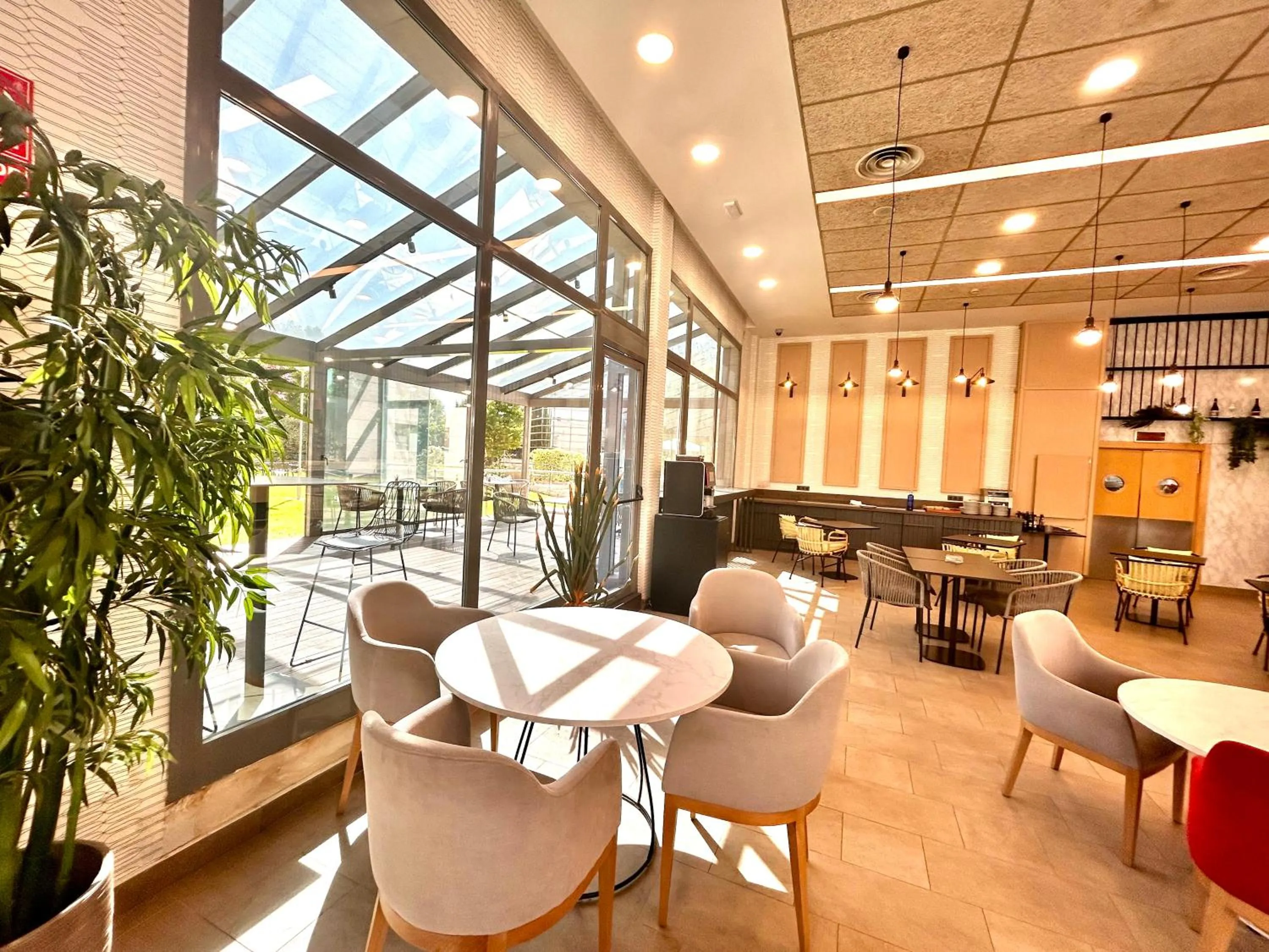 Restaurant/places to eat in Ramada by Wyndham Madrid Getafe