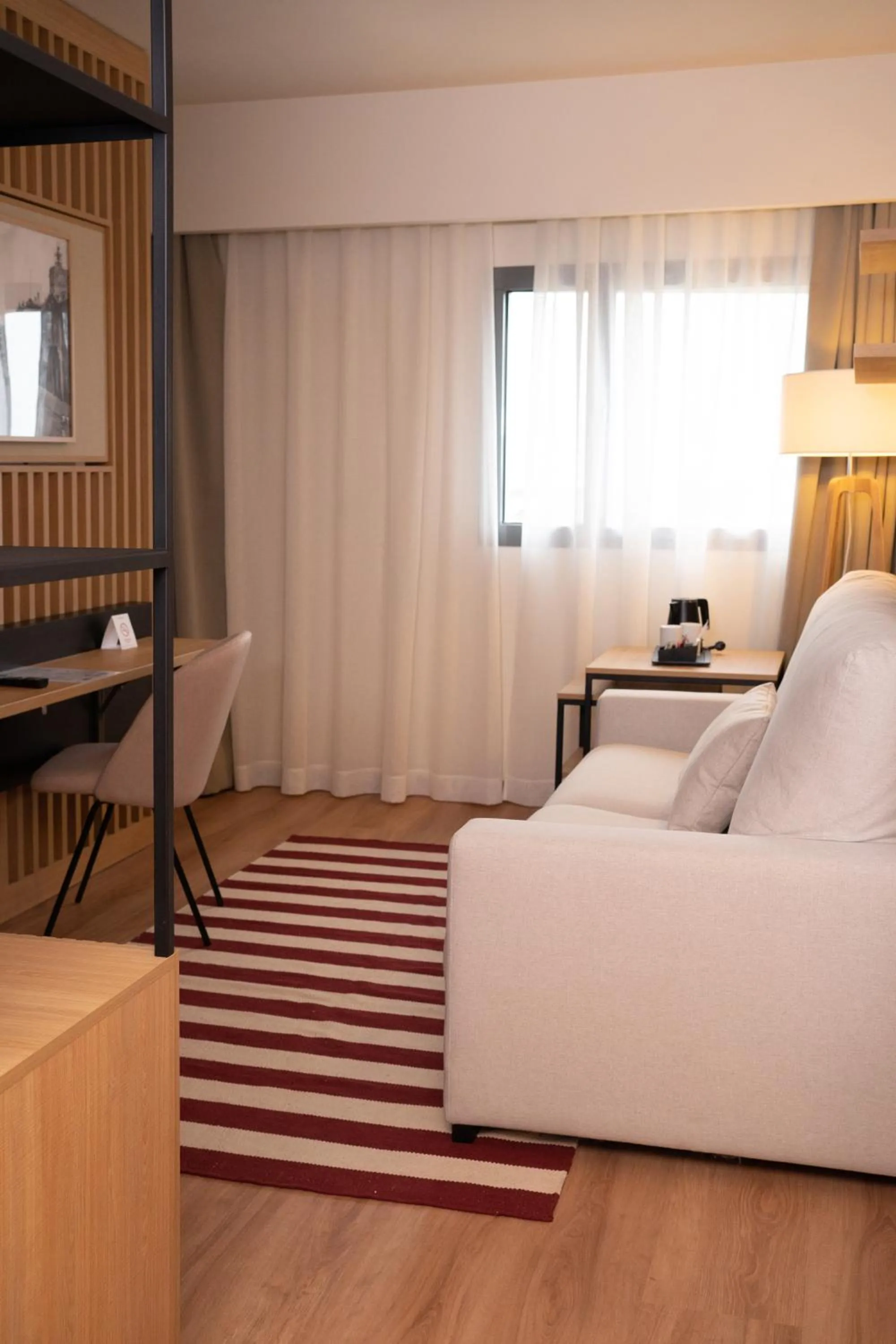 TV and multimedia, Bed in Ramada by Wyndham Madrid Getafe