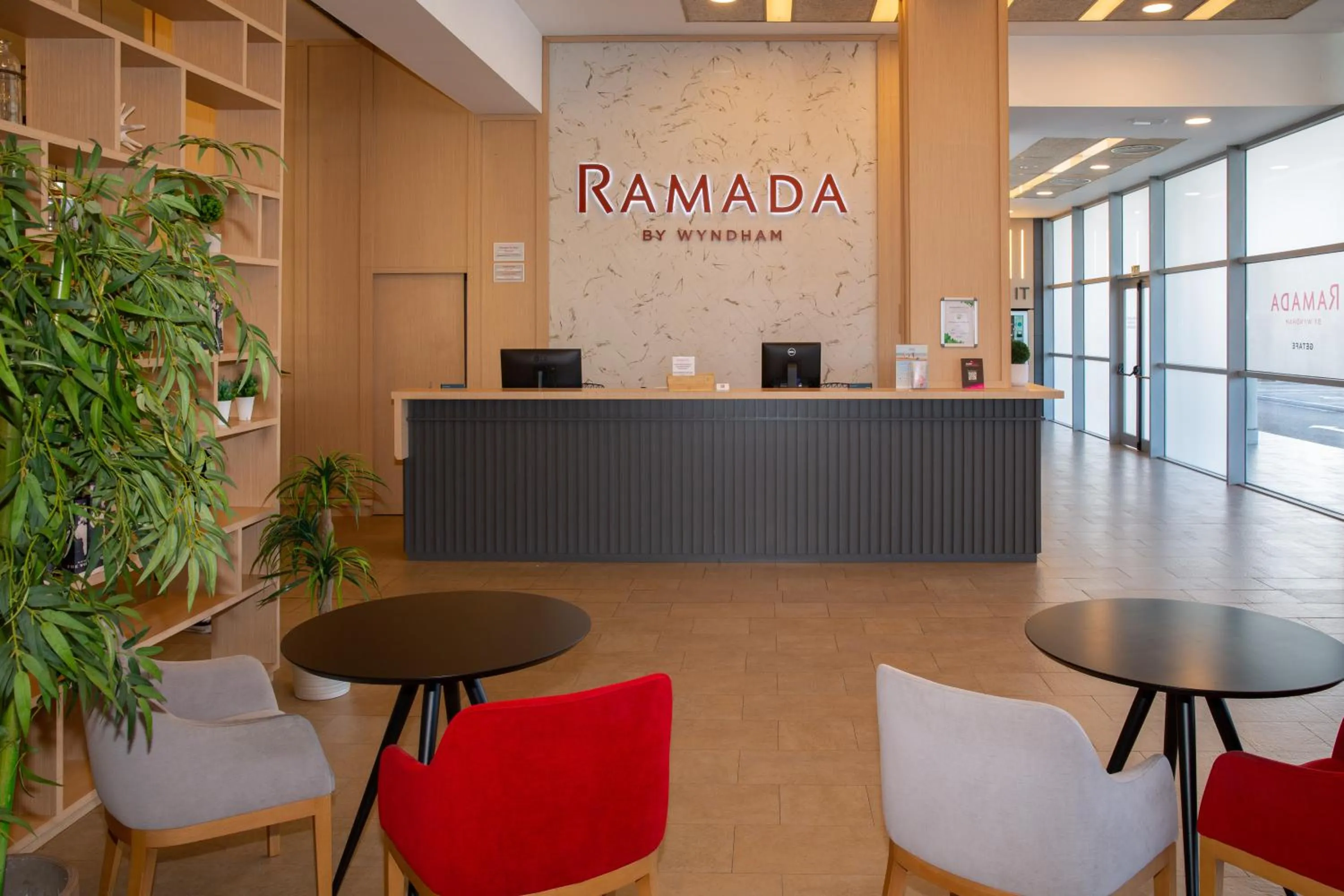 Lobby or reception in Ramada by Wyndham Madrid Getafe