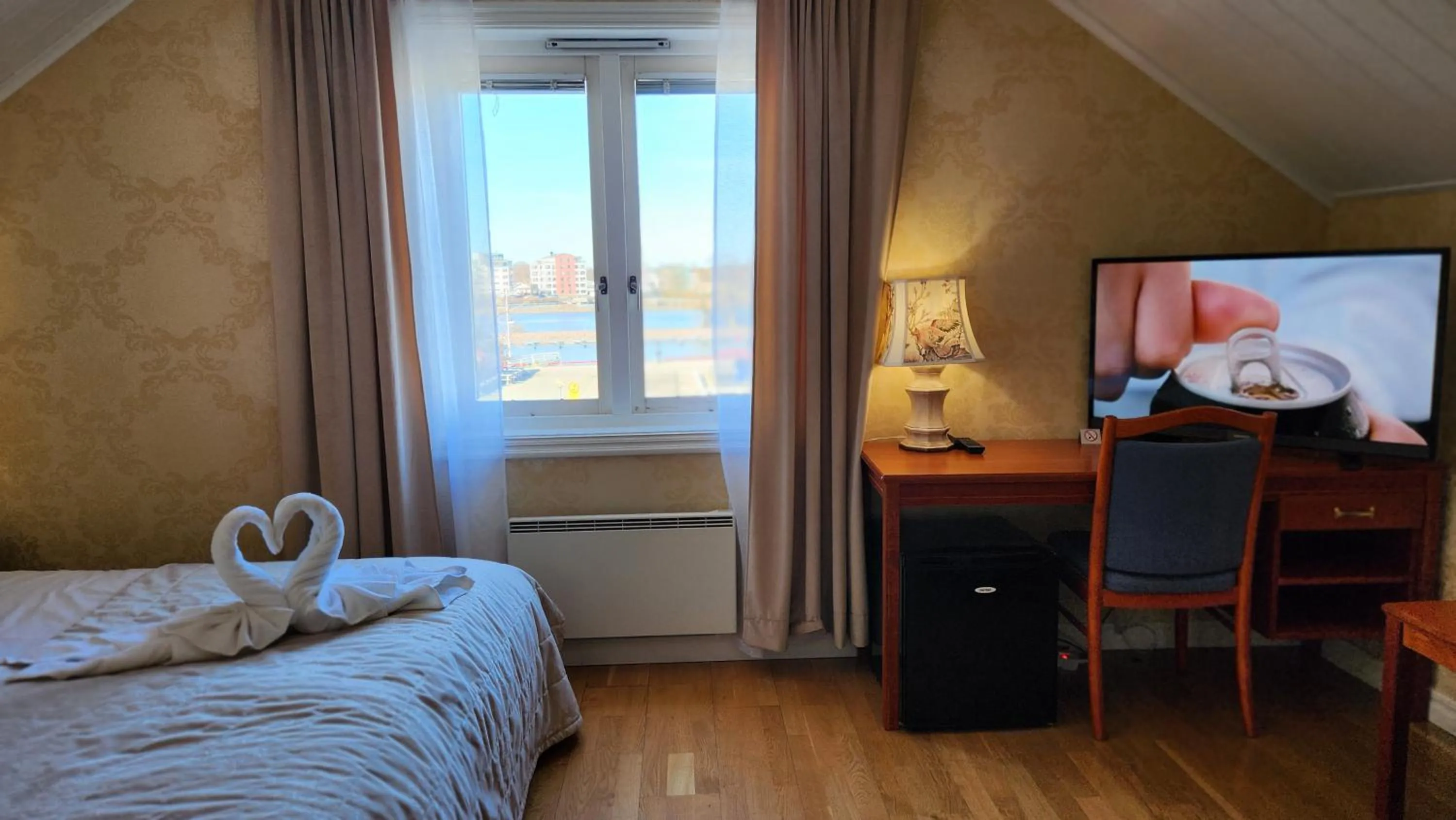 View (from property/room), Bed in Vänerport Lakefront Hotell