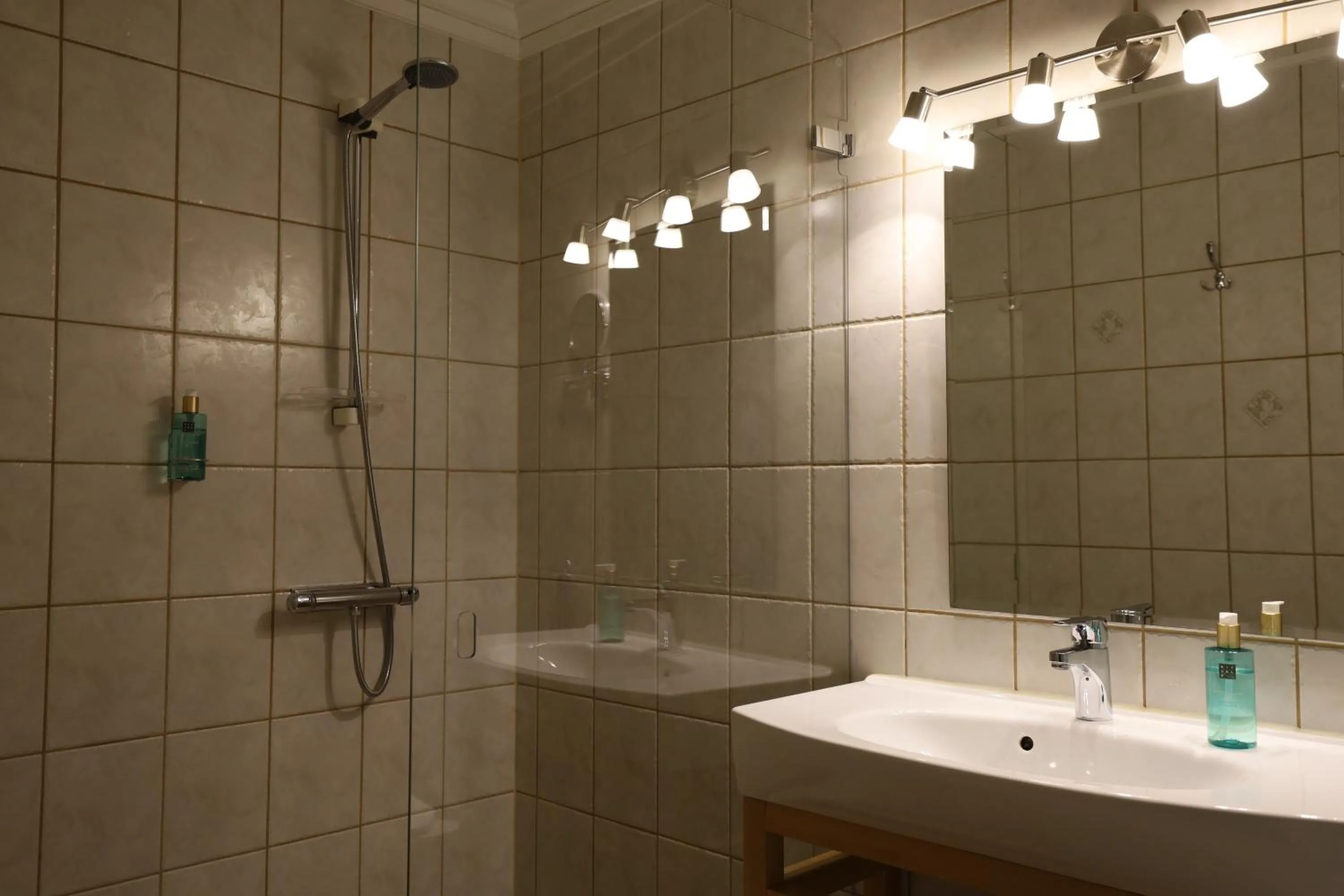 Shower in Vänerport Lakefront Hotell