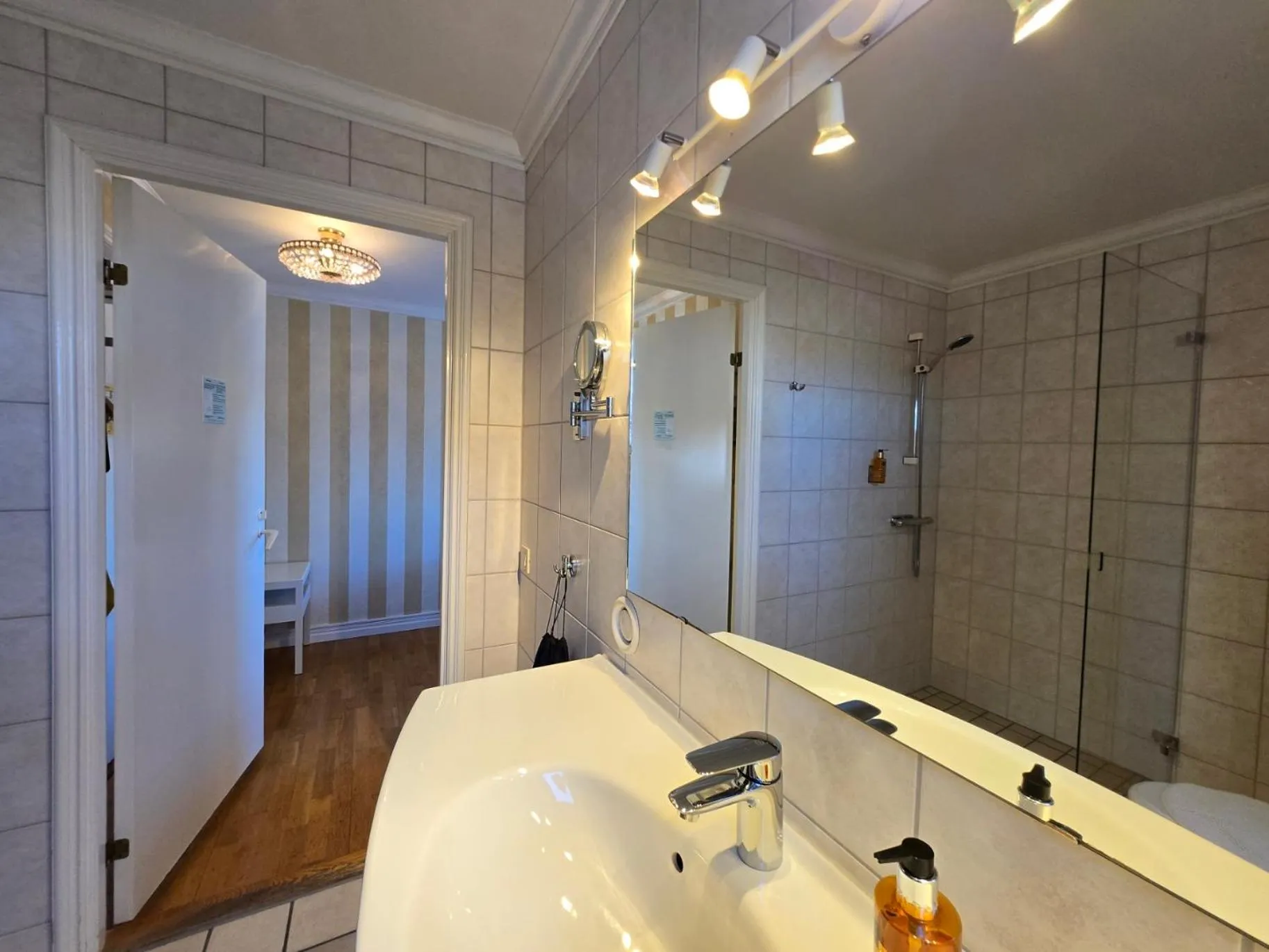 Shower in Vänerport Lakefront Hotell