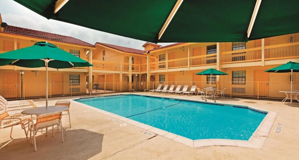 Swimming pool in La Quinta Inn by Wyndham College Station