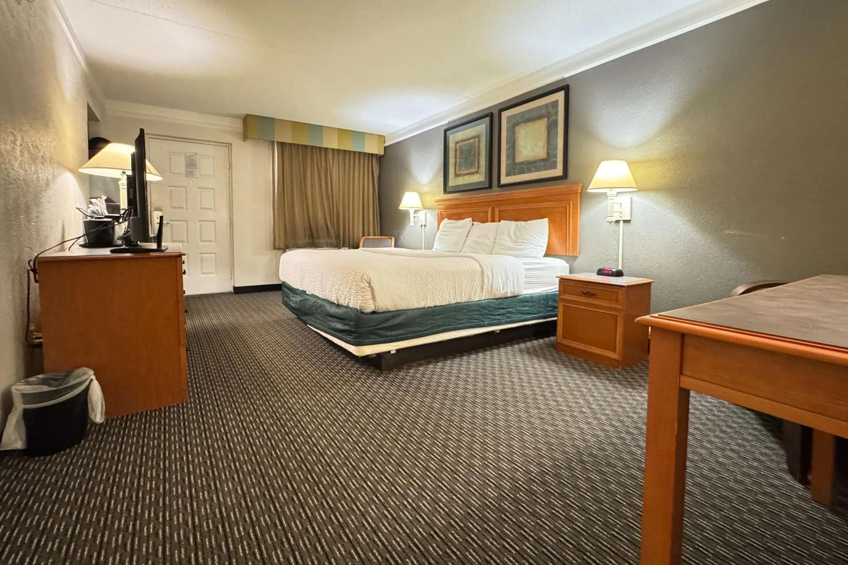 Bedroom, Bed in La Quinta Inn by Wyndham College Station