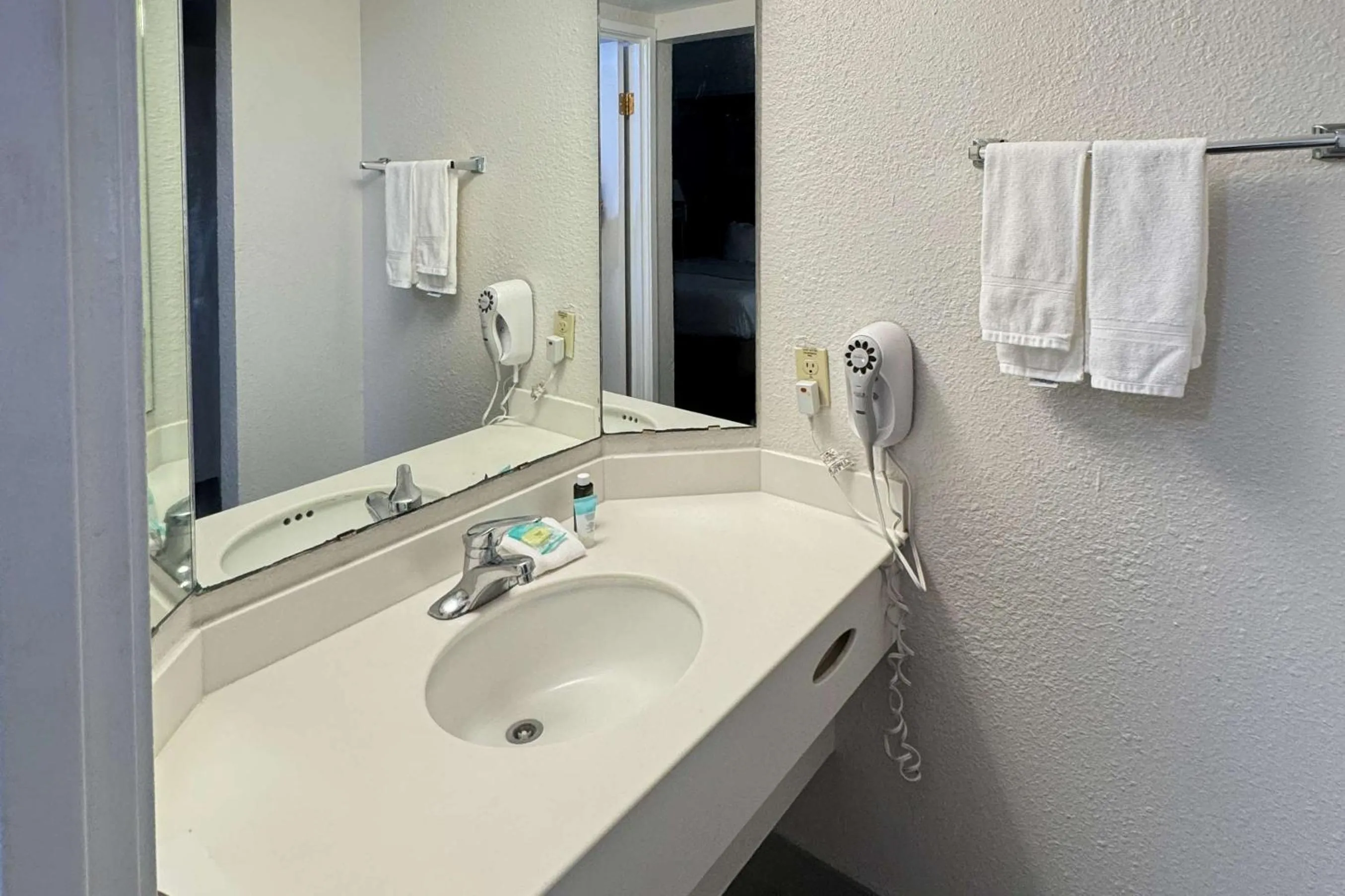 Bedroom in La Quinta Inn by Wyndham College Station