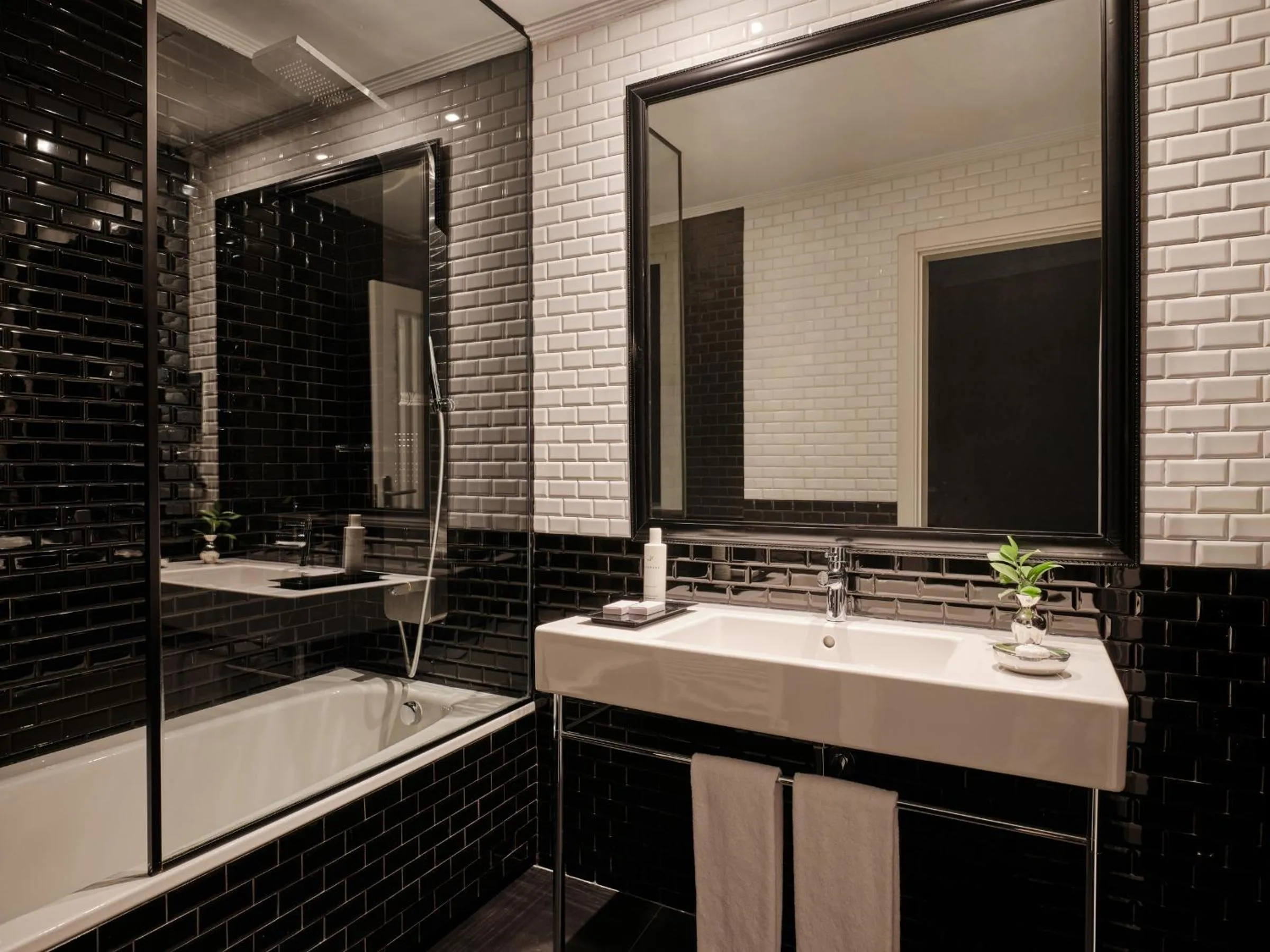 Bathroom in The Principal Madrid, Small Luxury Hotels