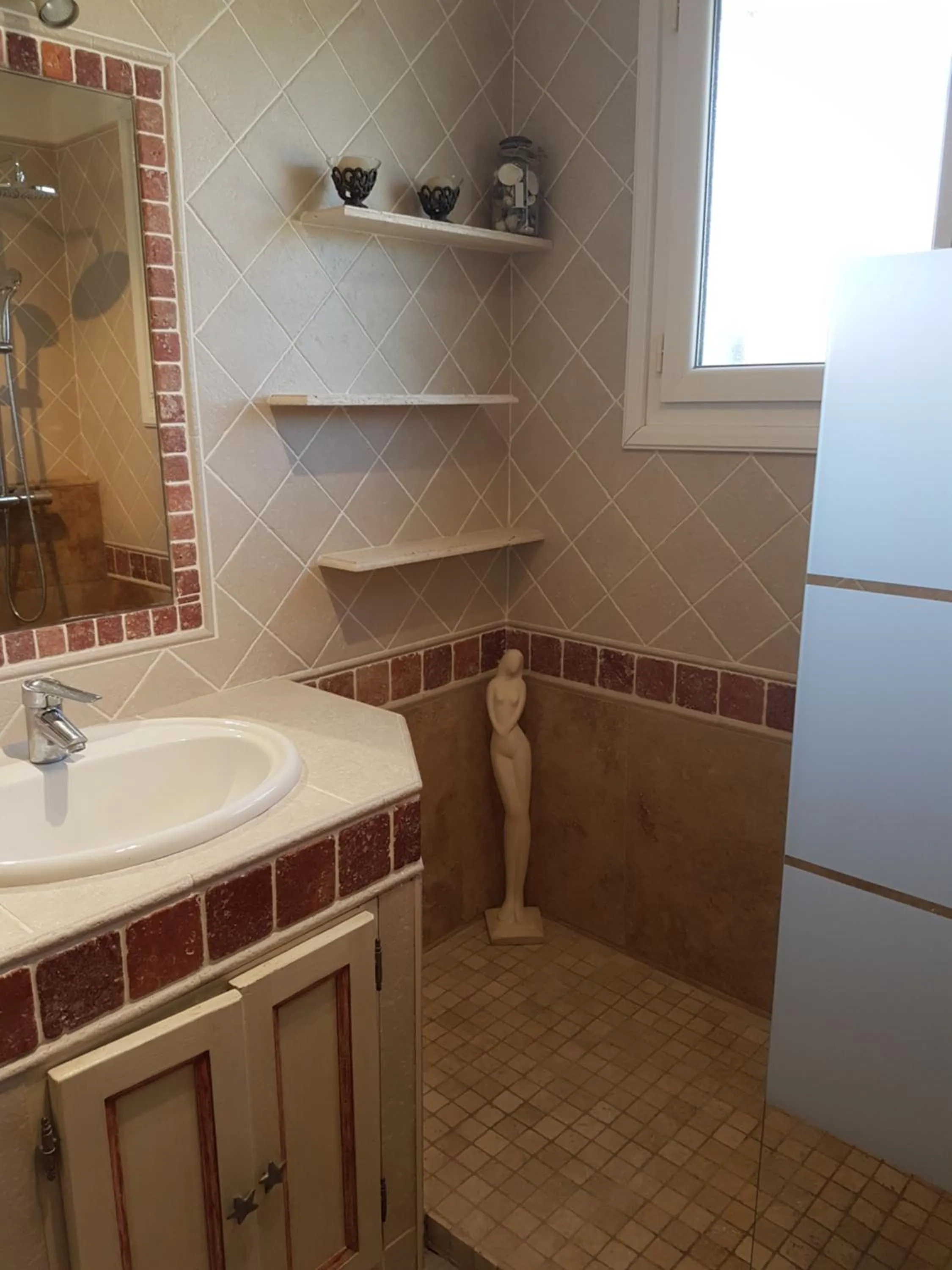 Shower in fleur de garance