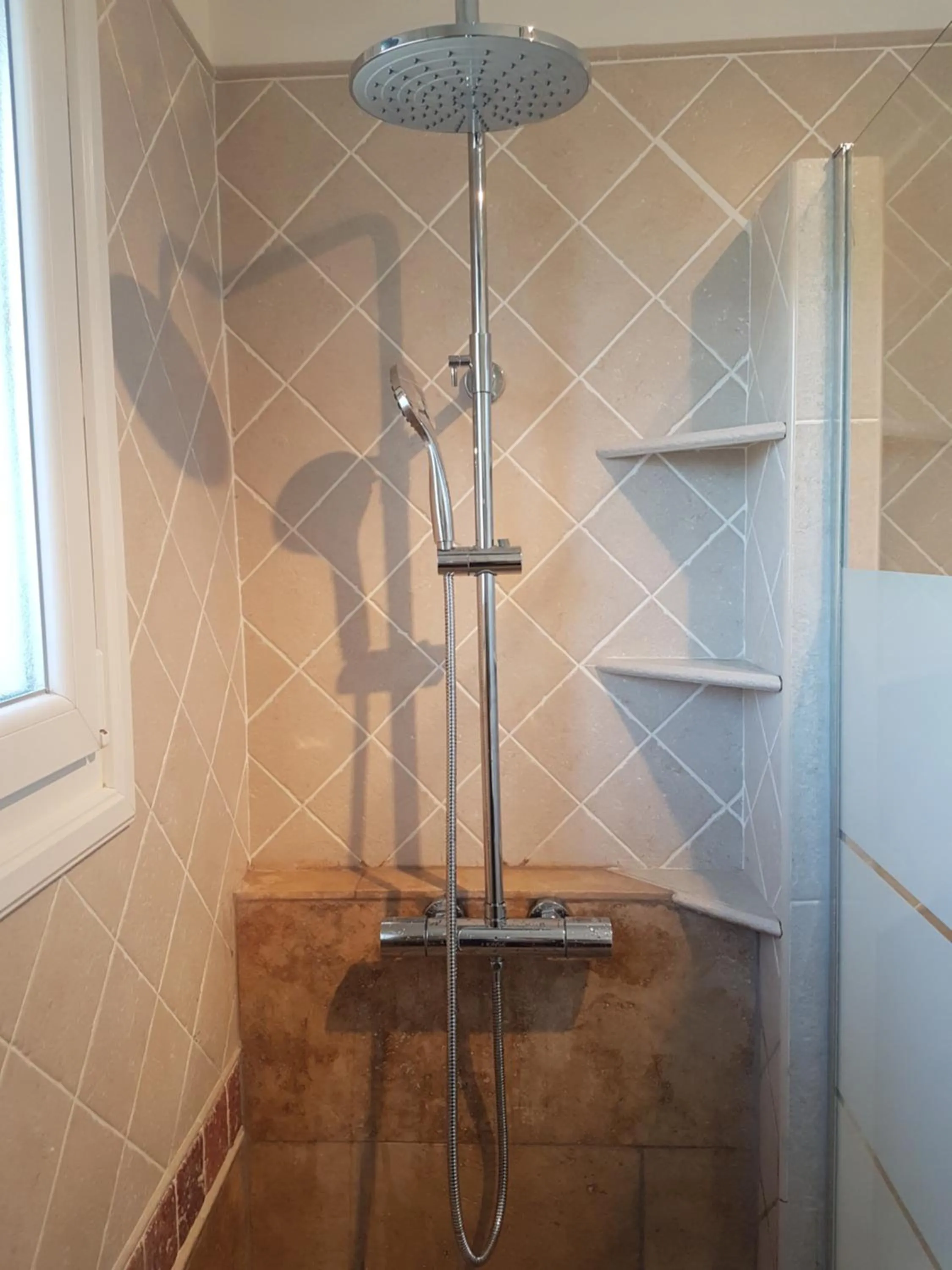 Shower in fleur de garance