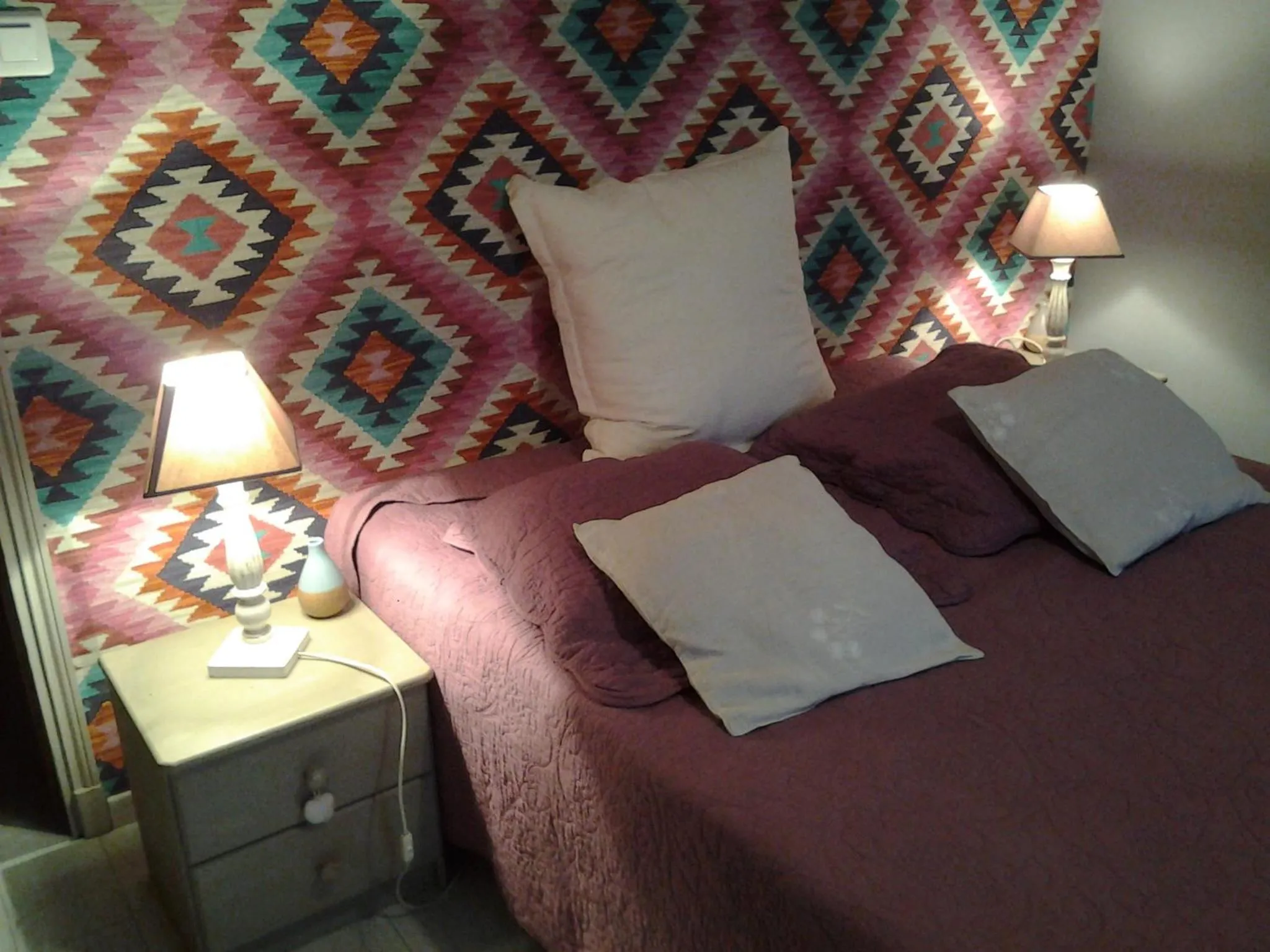 Bed in fleur de garance