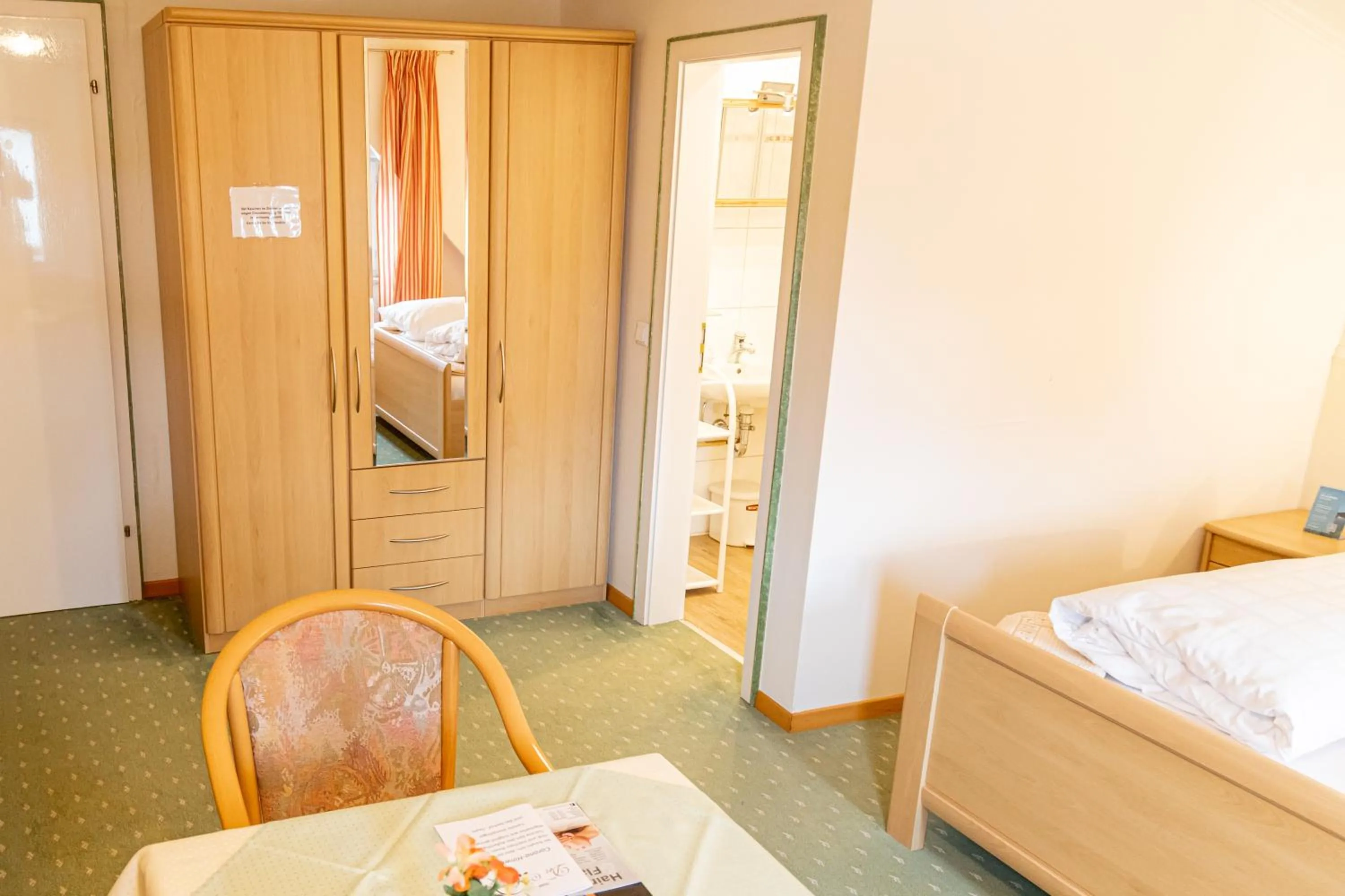 wardrobe, Bed in Hotel Der Seehof