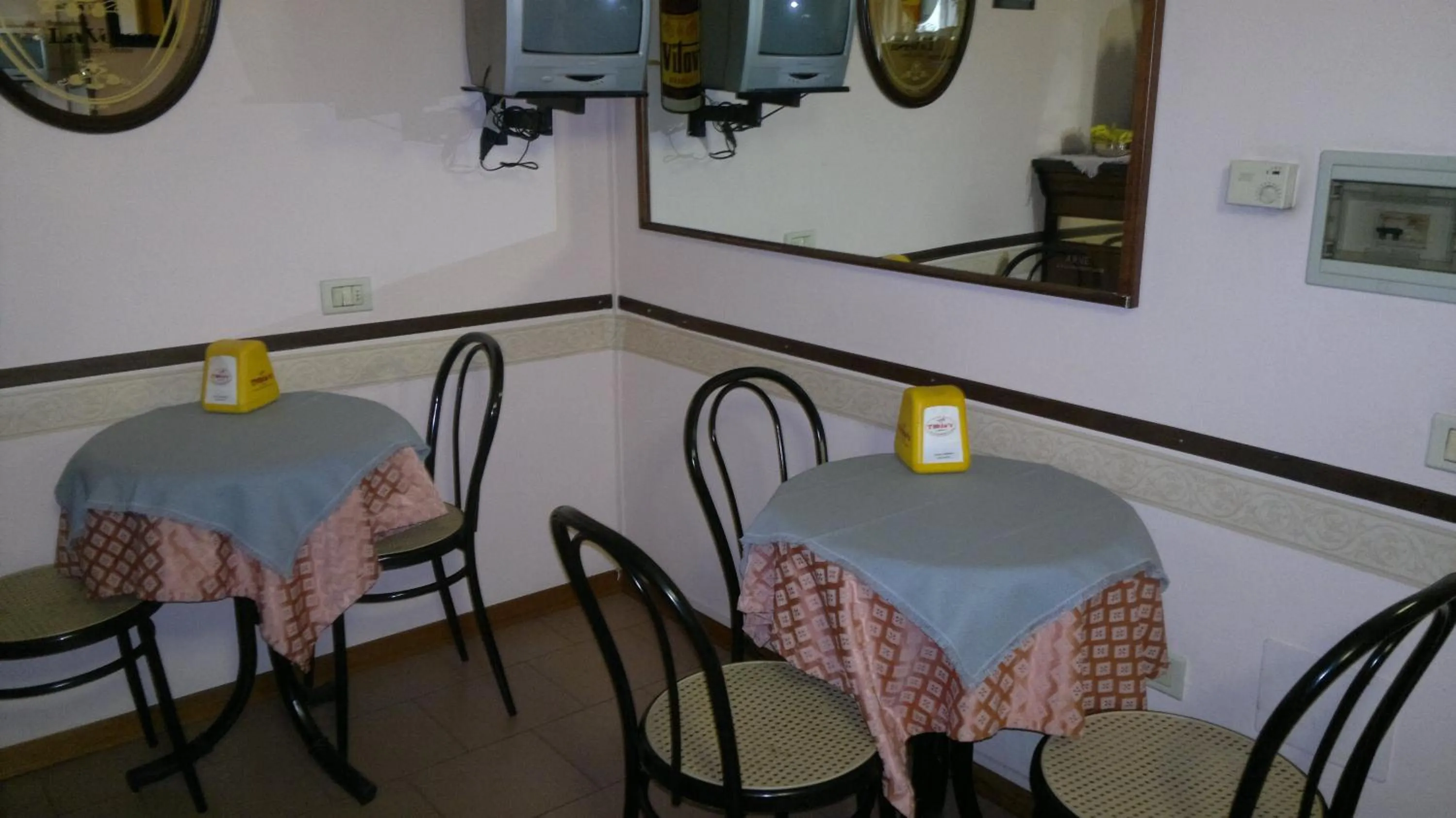 Restaurant/places to eat in Hotel Centrale