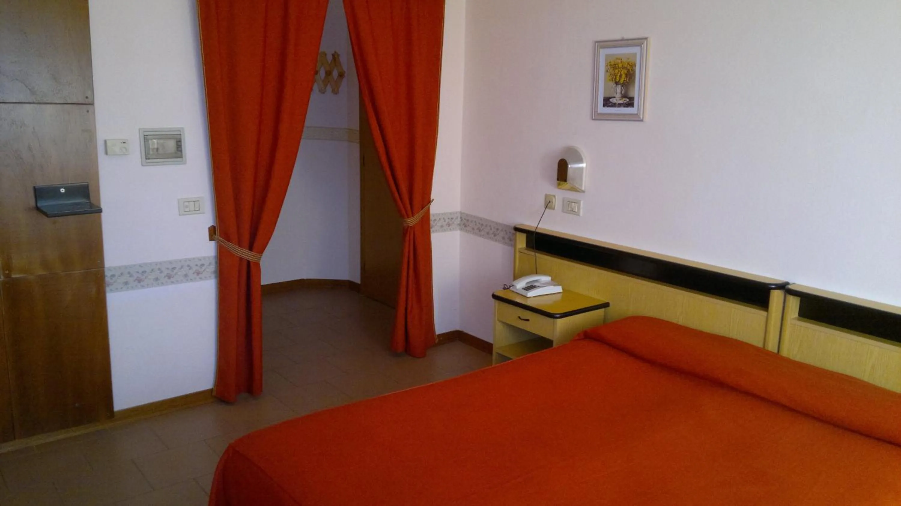 Photo of the whole room, Bed in Hotel Centrale