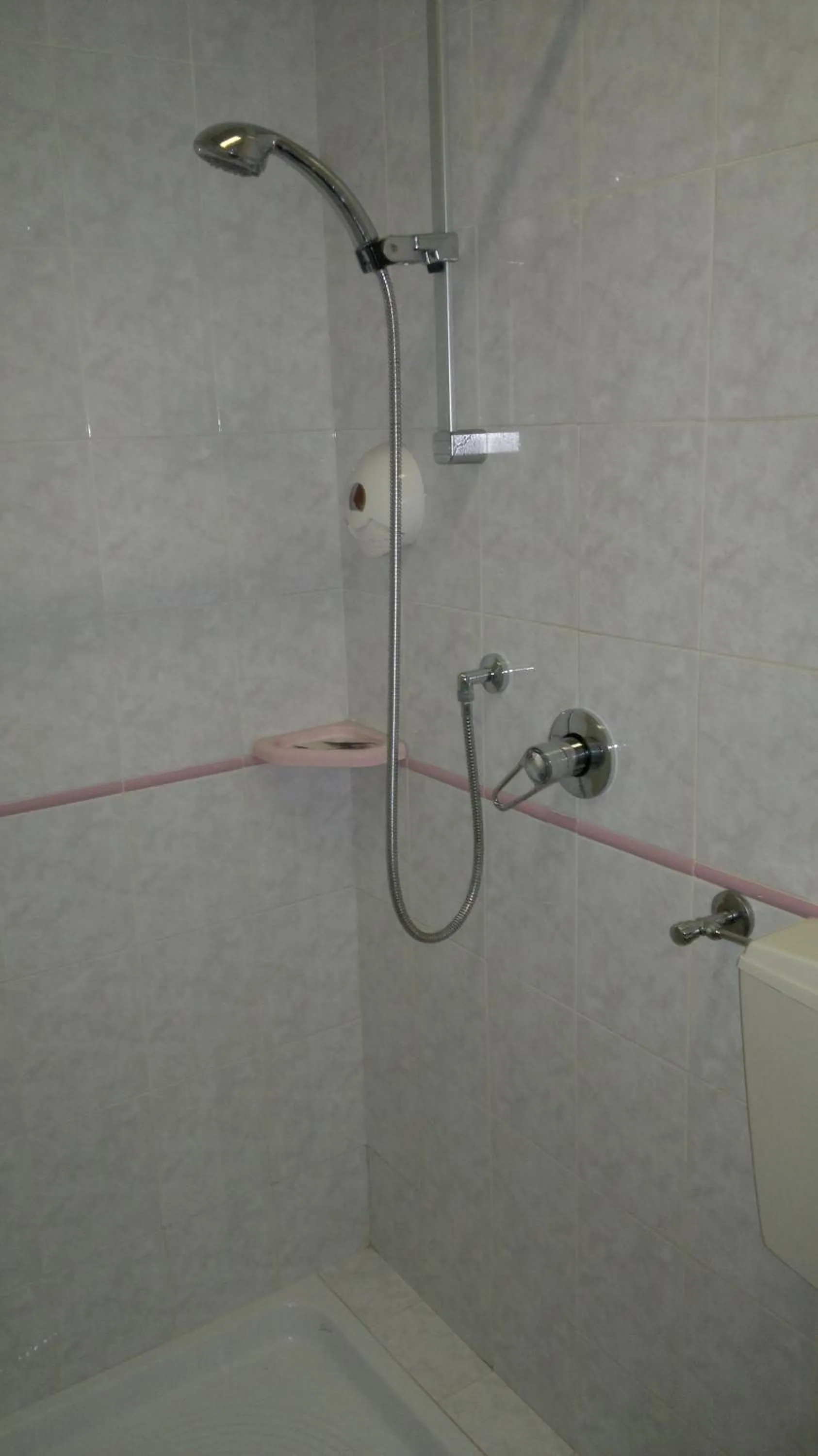 Shower in Hotel Centrale