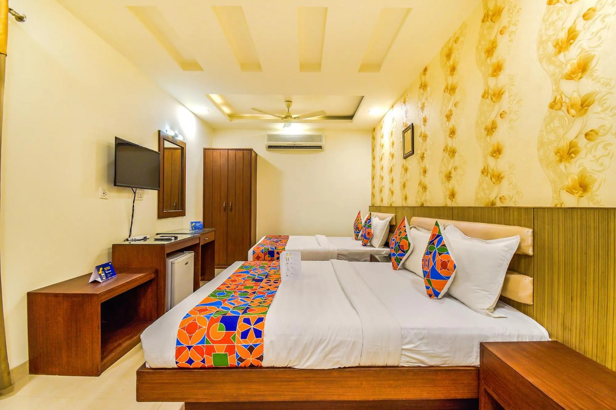 Bedroom, Bed in Hotel Le Golden