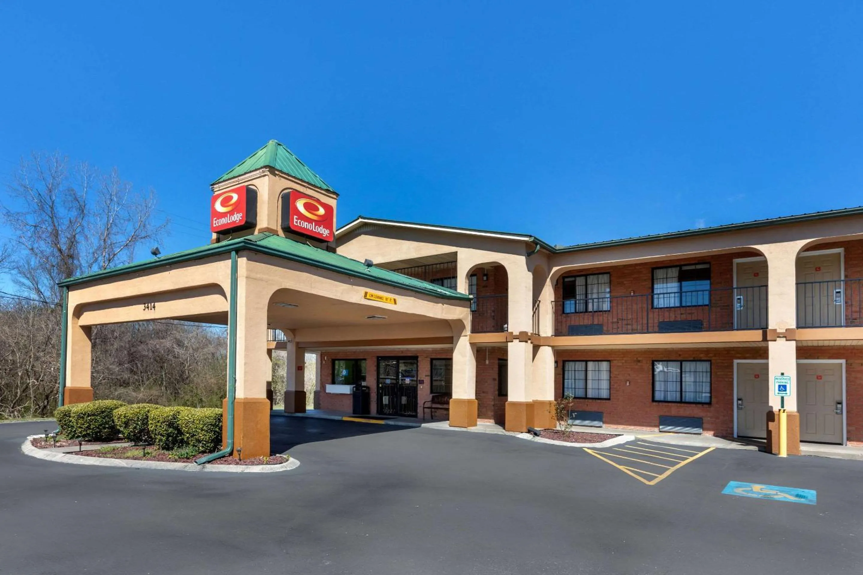 Property building in Econo Lodge Nashville near Percy Priest Lake