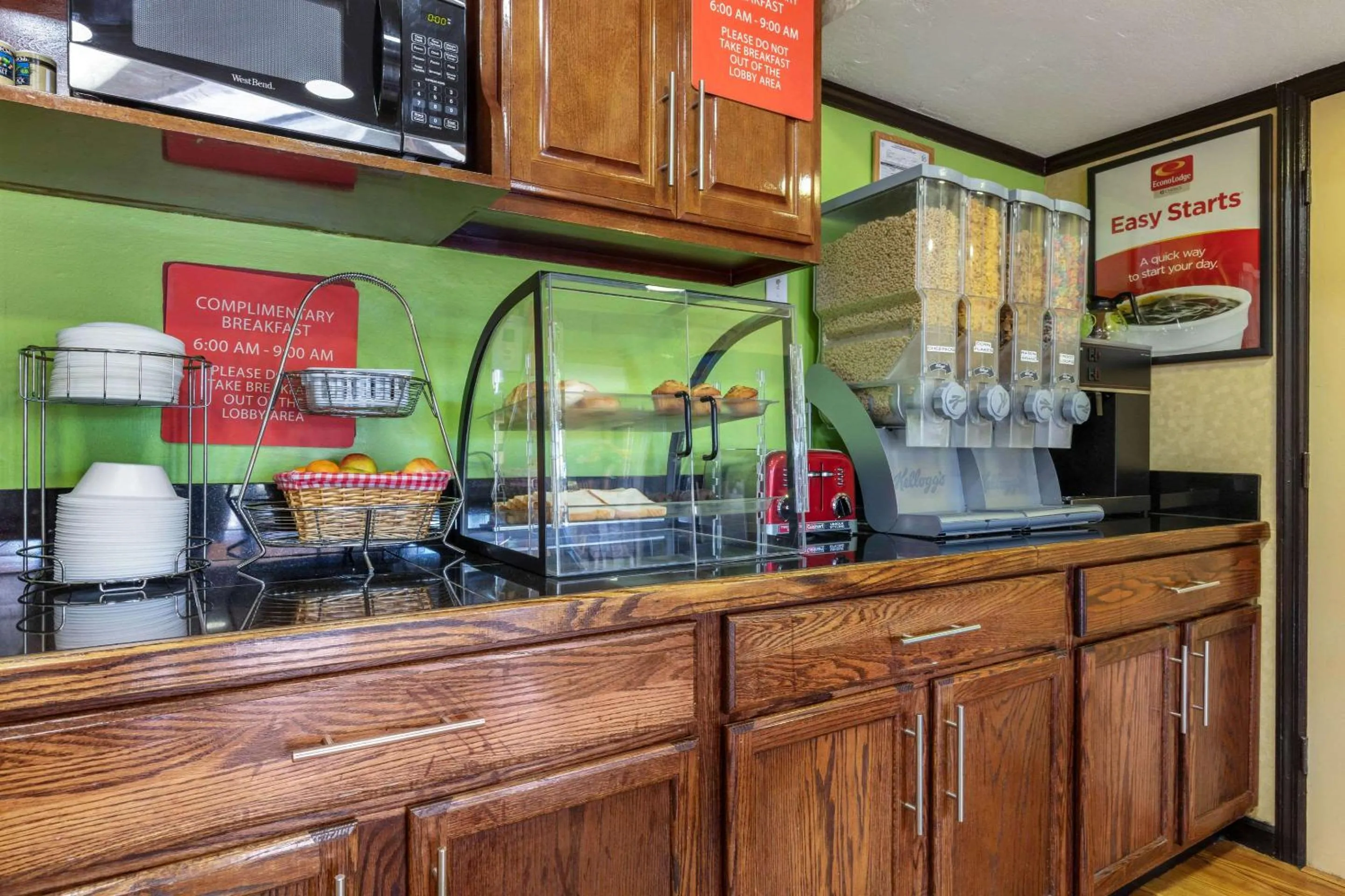 Restaurant/places to eat in Econo Lodge Nashville near Percy Priest Lake