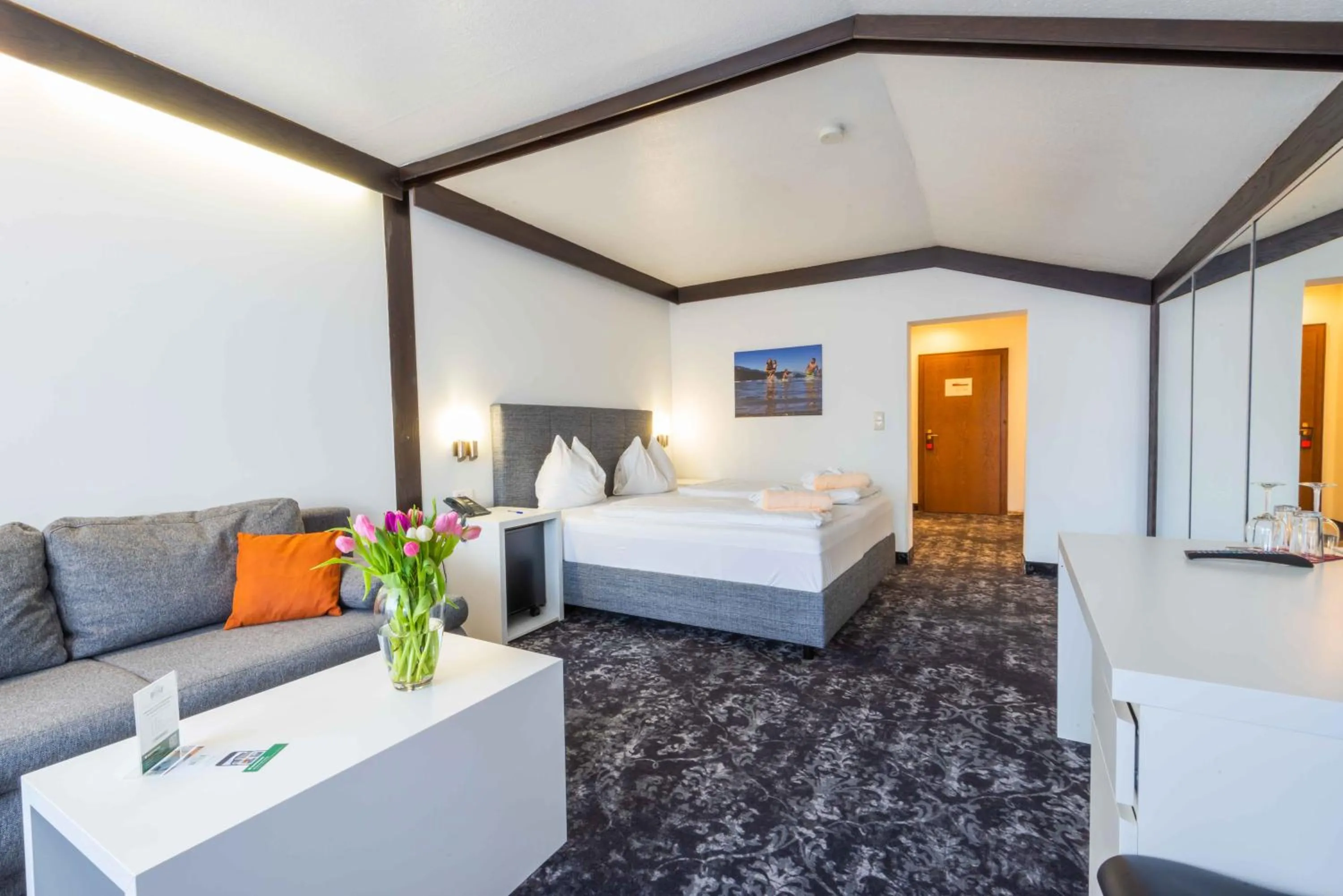 Photo of the whole room, Bed in Hotel Bellevue