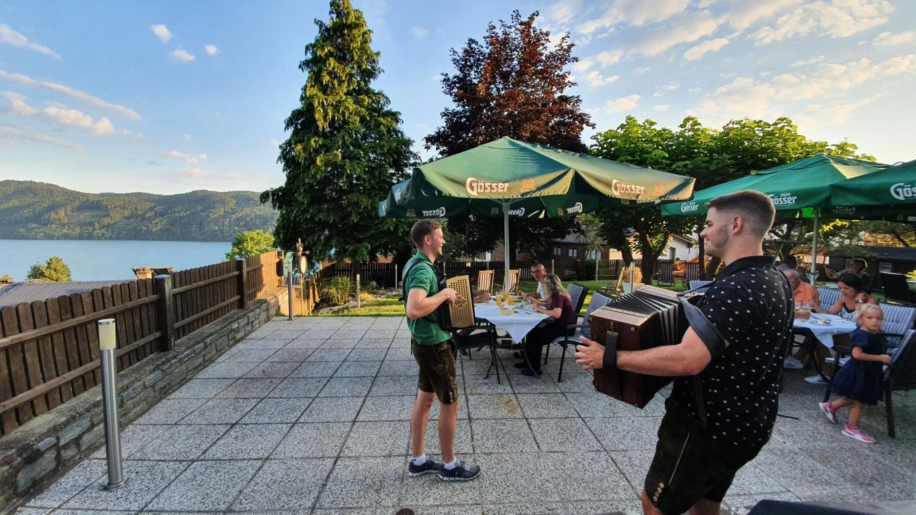 Entertainment in Hotel Bellevue