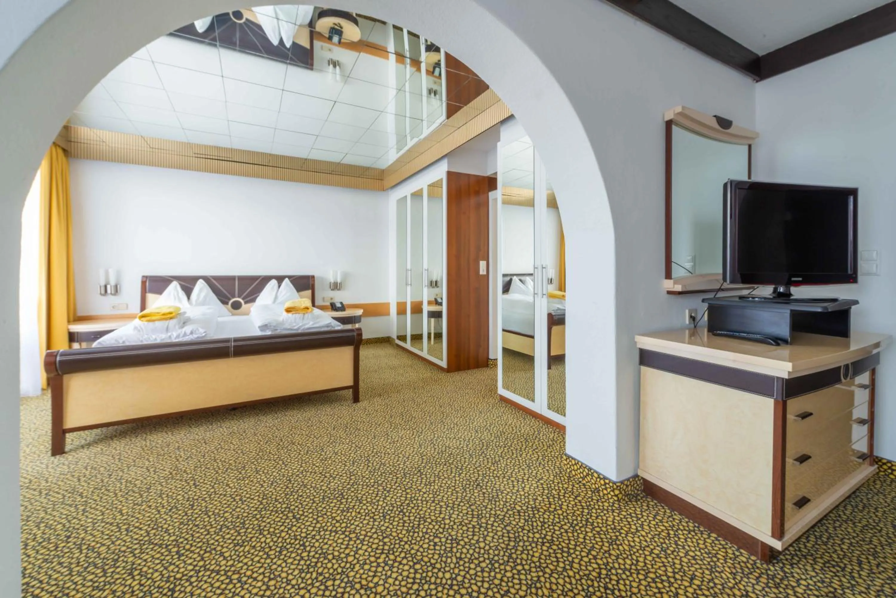 Photo of the whole room, Bed in Hotel Bellevue