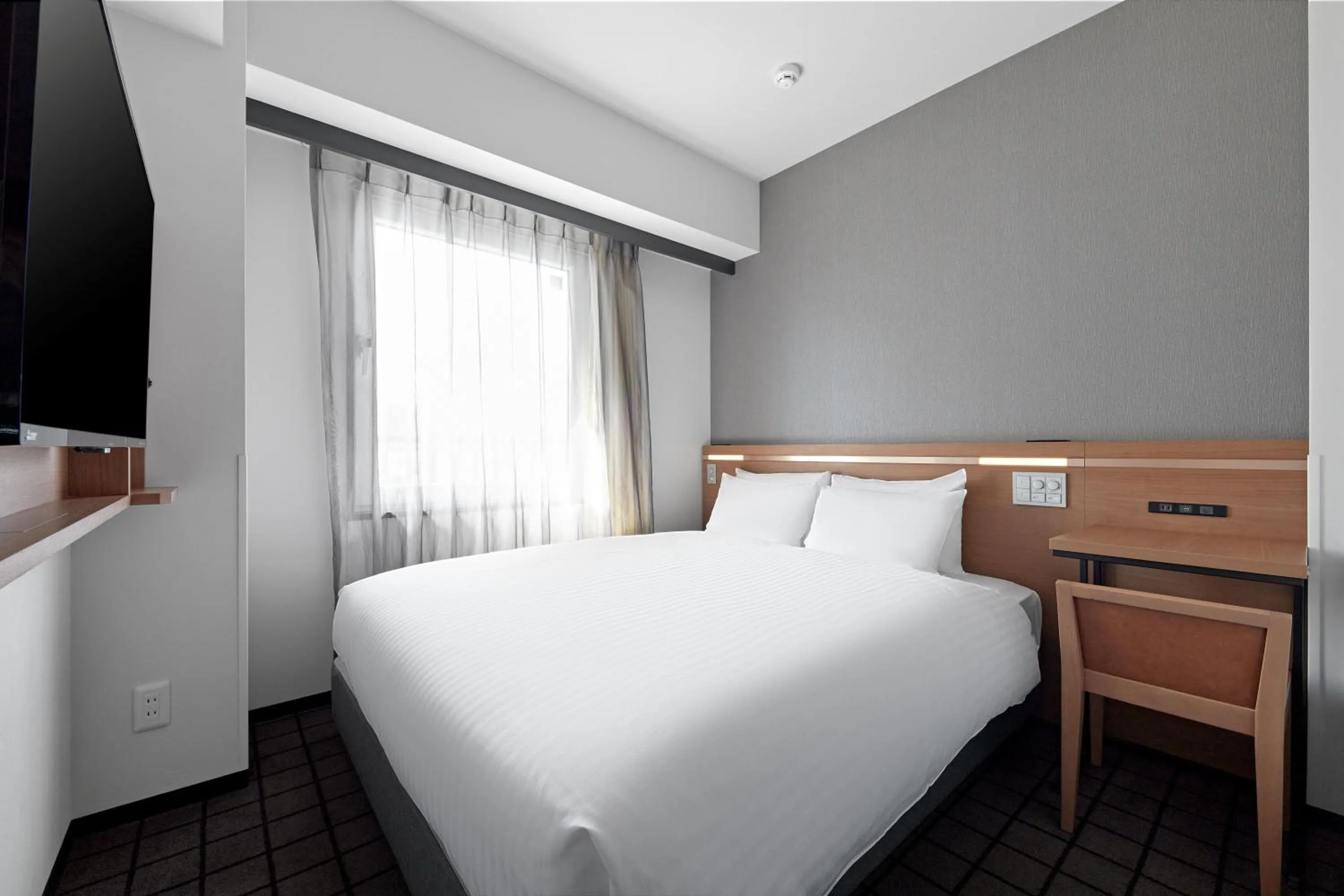 Photo of the whole room, Bed in Sotetsu Fresa Inn Kobe Sannomiya