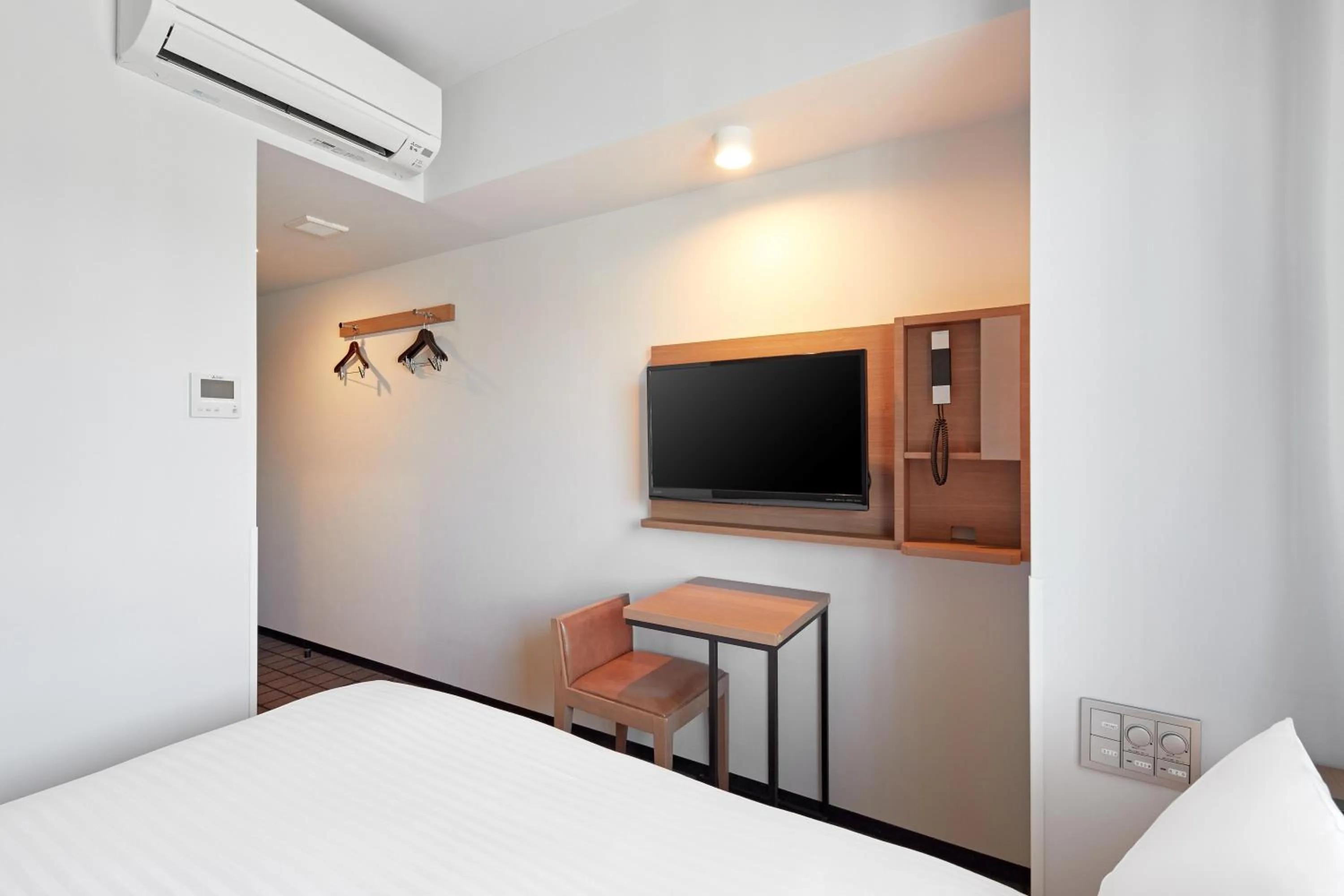 Photo of the whole room, Bed in Sotetsu Fresa Inn Kobe Sannomiya