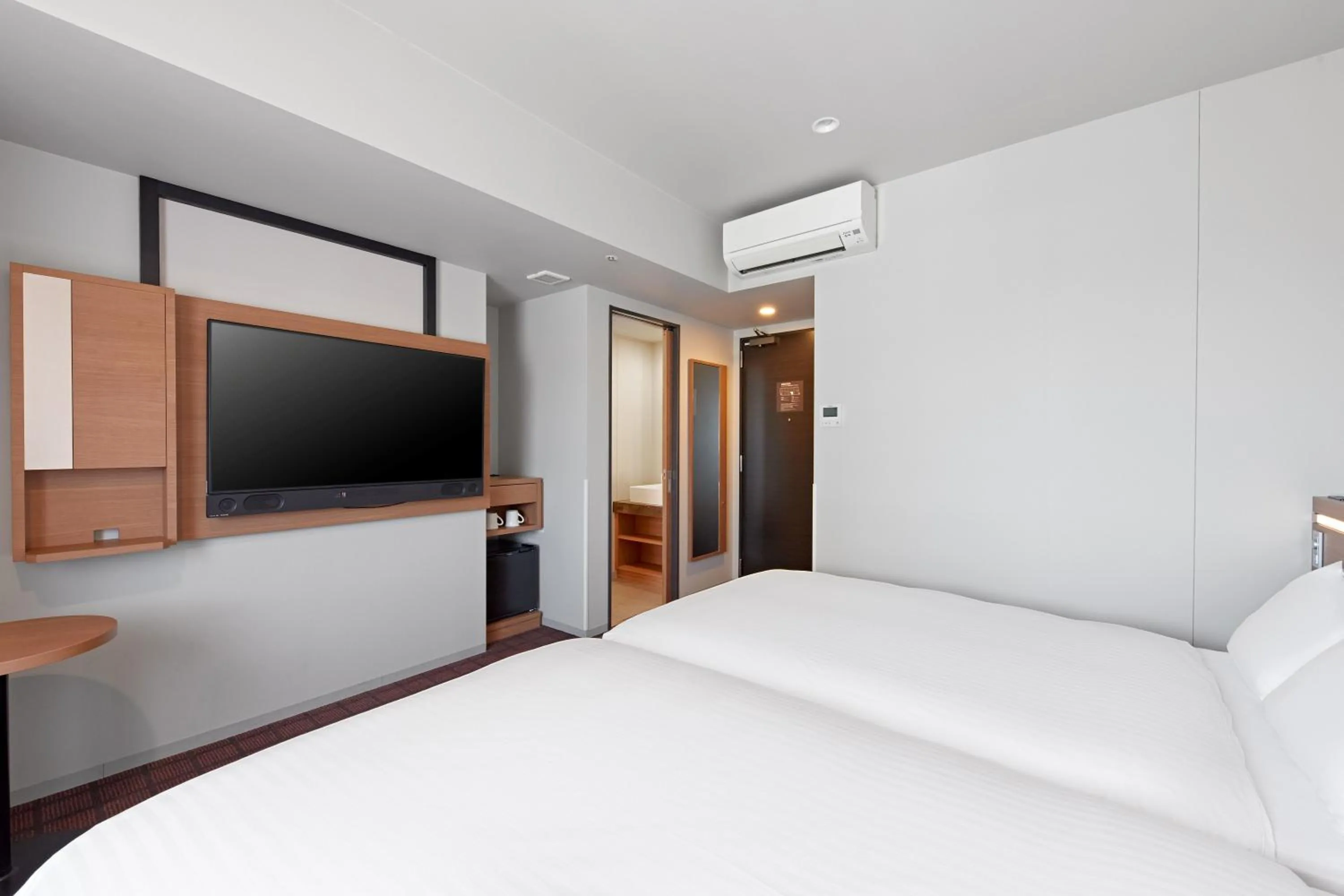 Photo of the whole room, Bed in Sotetsu Fresa Inn Kobe Sannomiya