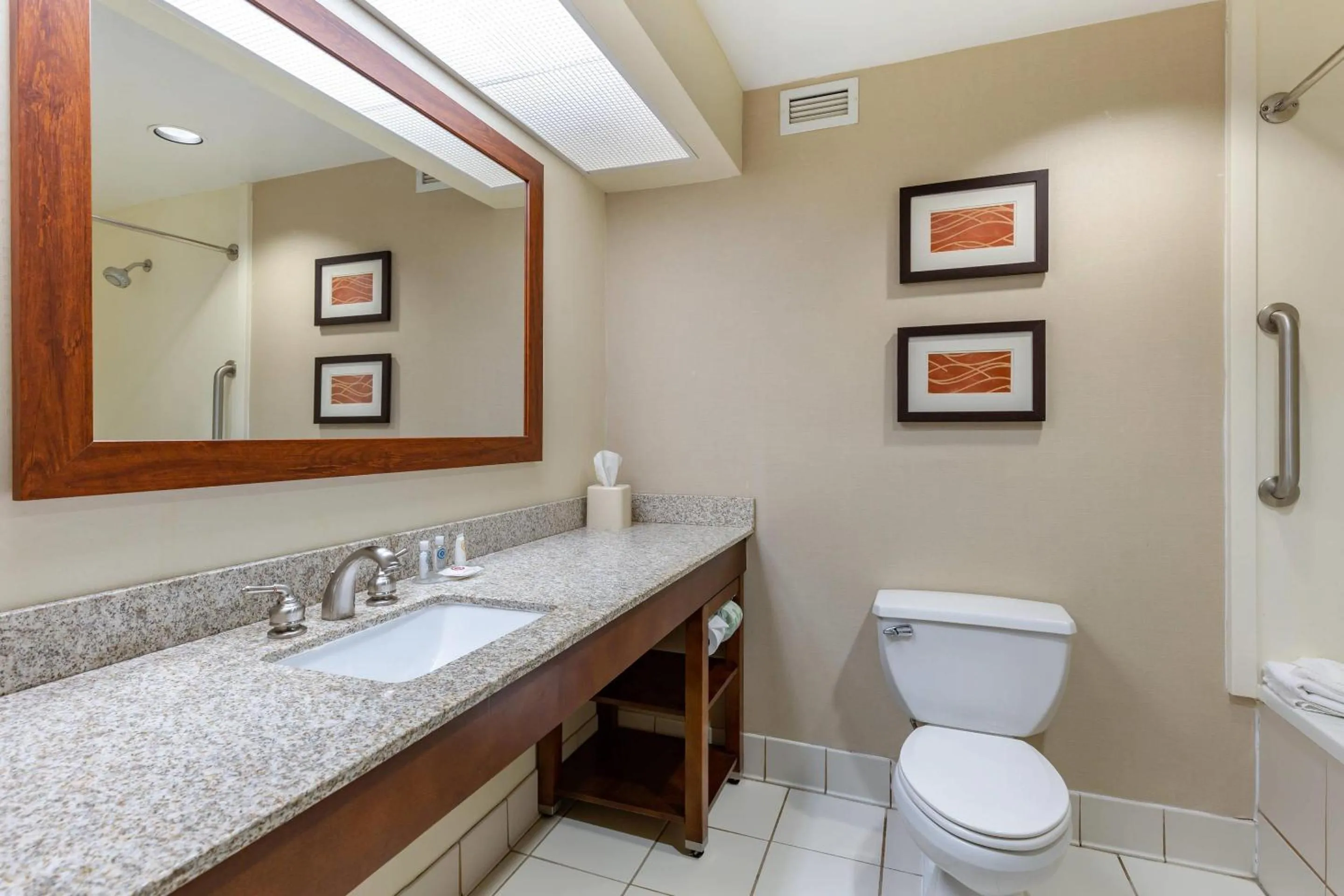 Bedroom in Comfort Inn Aikens Center