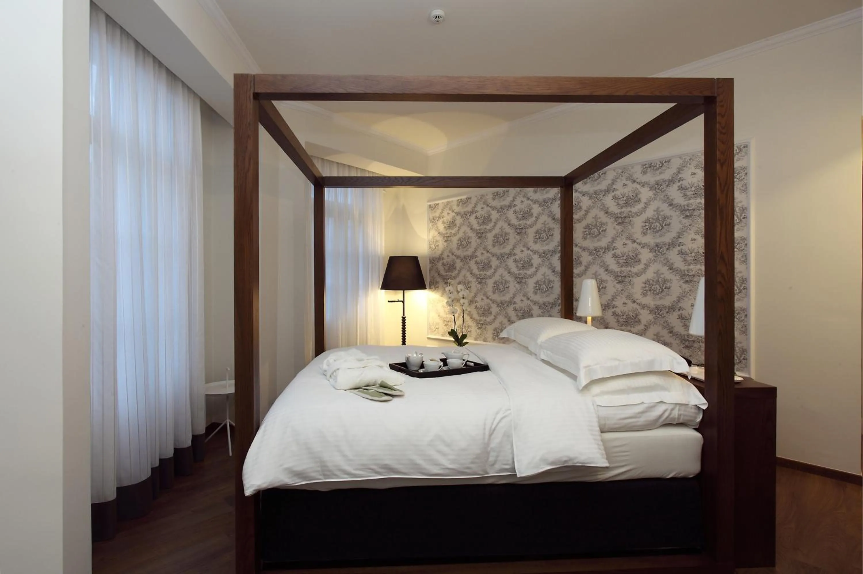 Bed in Hotel Metropolis