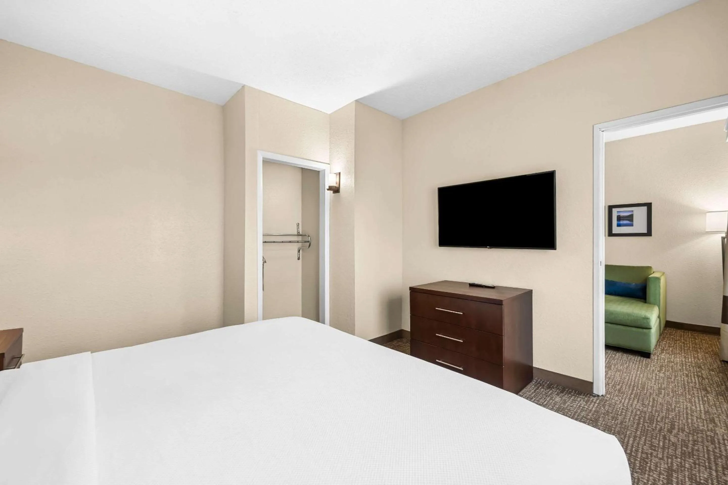 Bedroom, Bed in Comfort Inn & Suites Pueblo