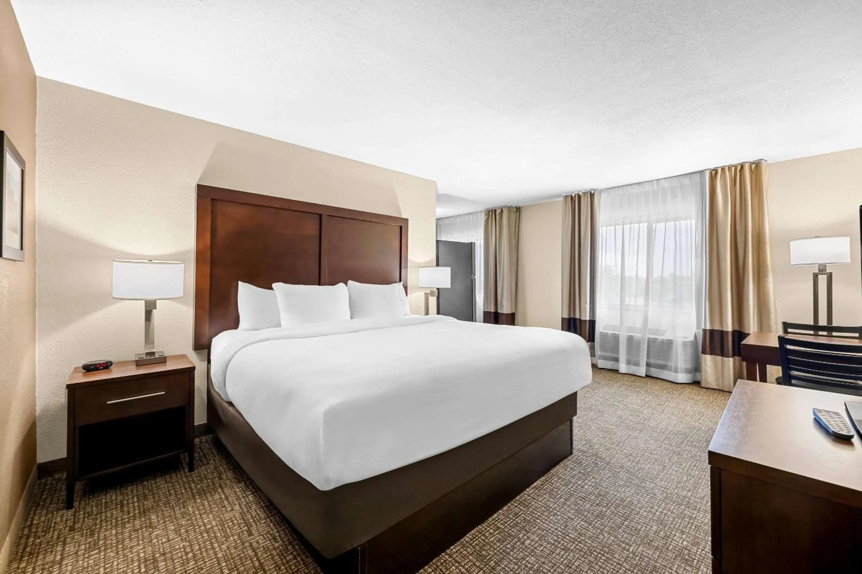 Bedroom, Bed in Comfort Inn & Suites Pueblo