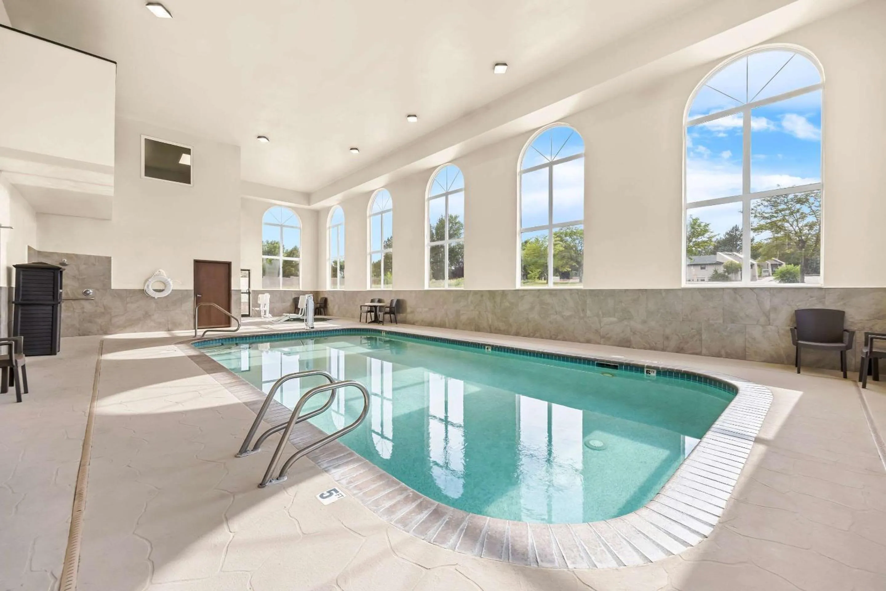 Swimming pool in Comfort Inn & Suites Pueblo