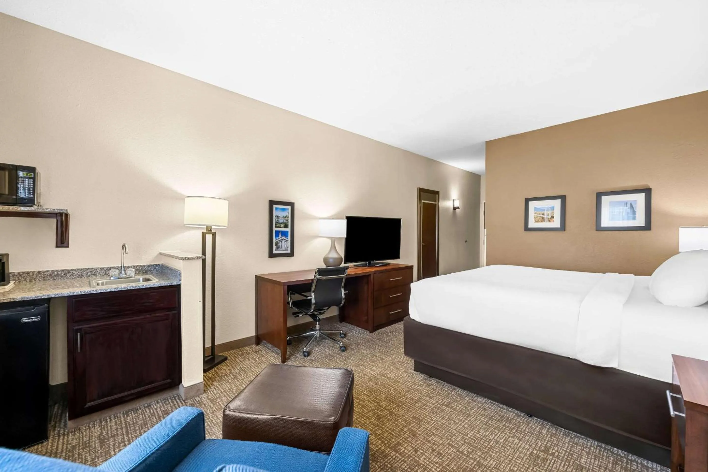 Bedroom, Bed in Comfort Inn & Suites Pueblo